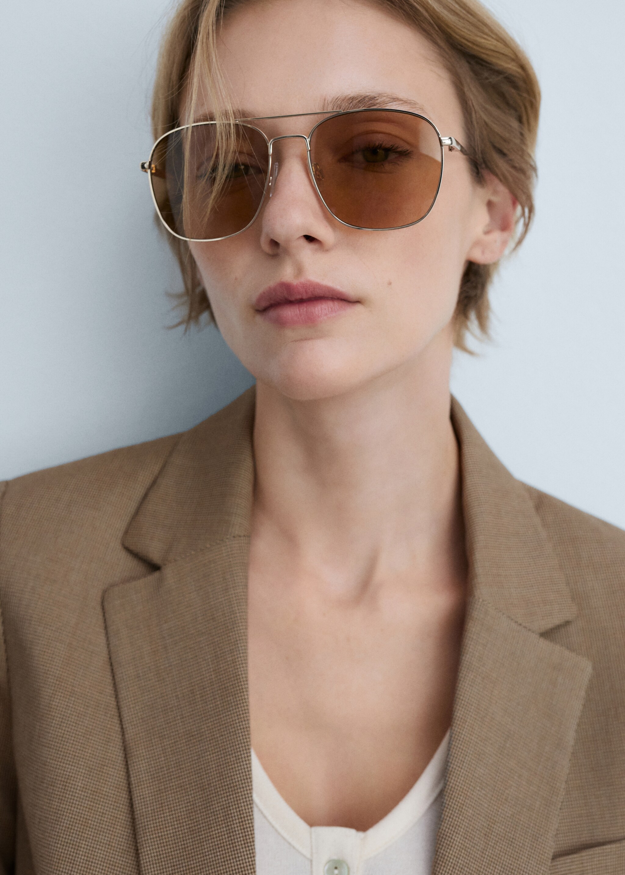 Front button closure - Details of the article 1, Chocolate. Ref: 77035637-00.