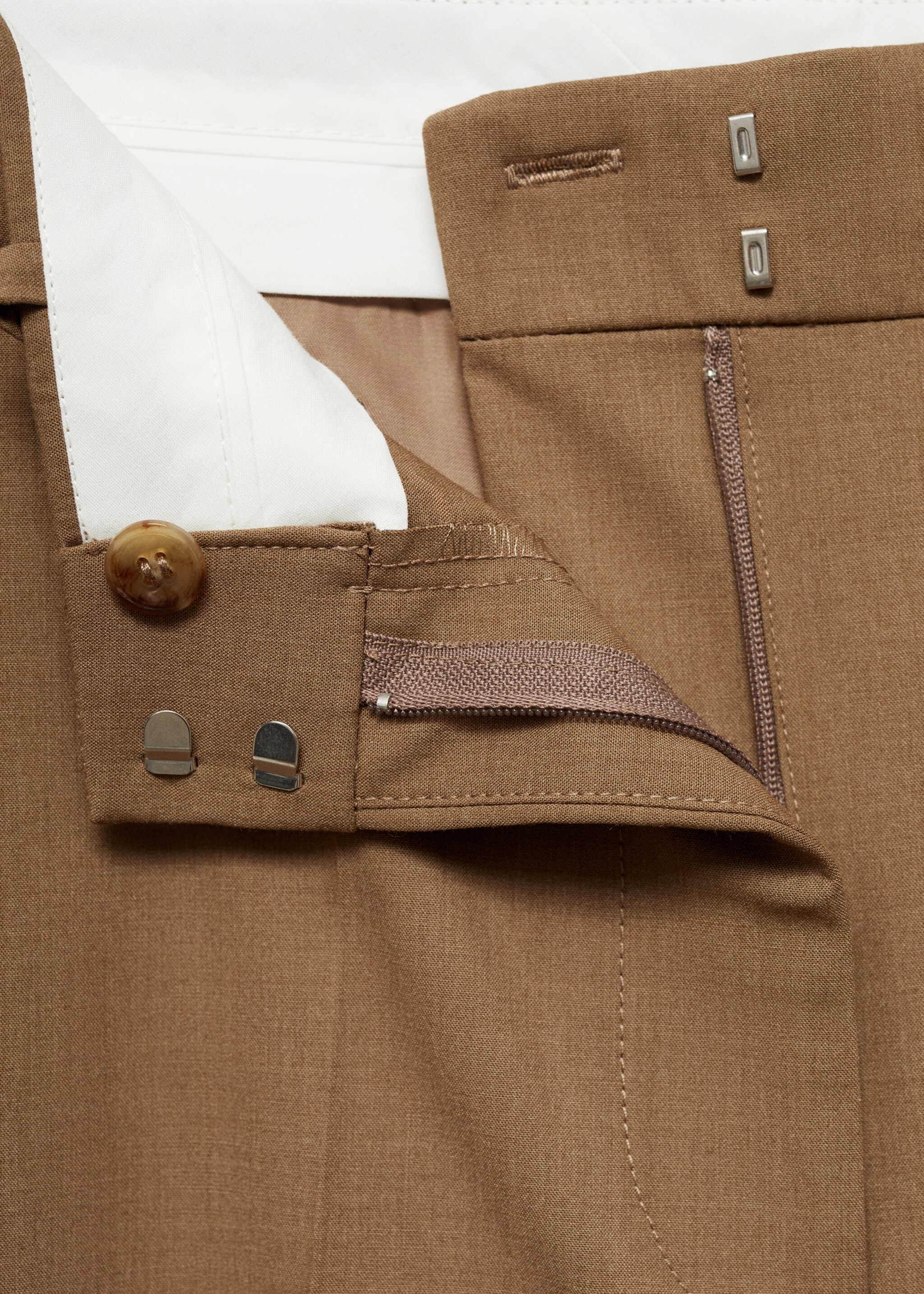 Pantalon costume pinces - Détail de l'article 8, Marron moyen. Ref: 77035651-00.
