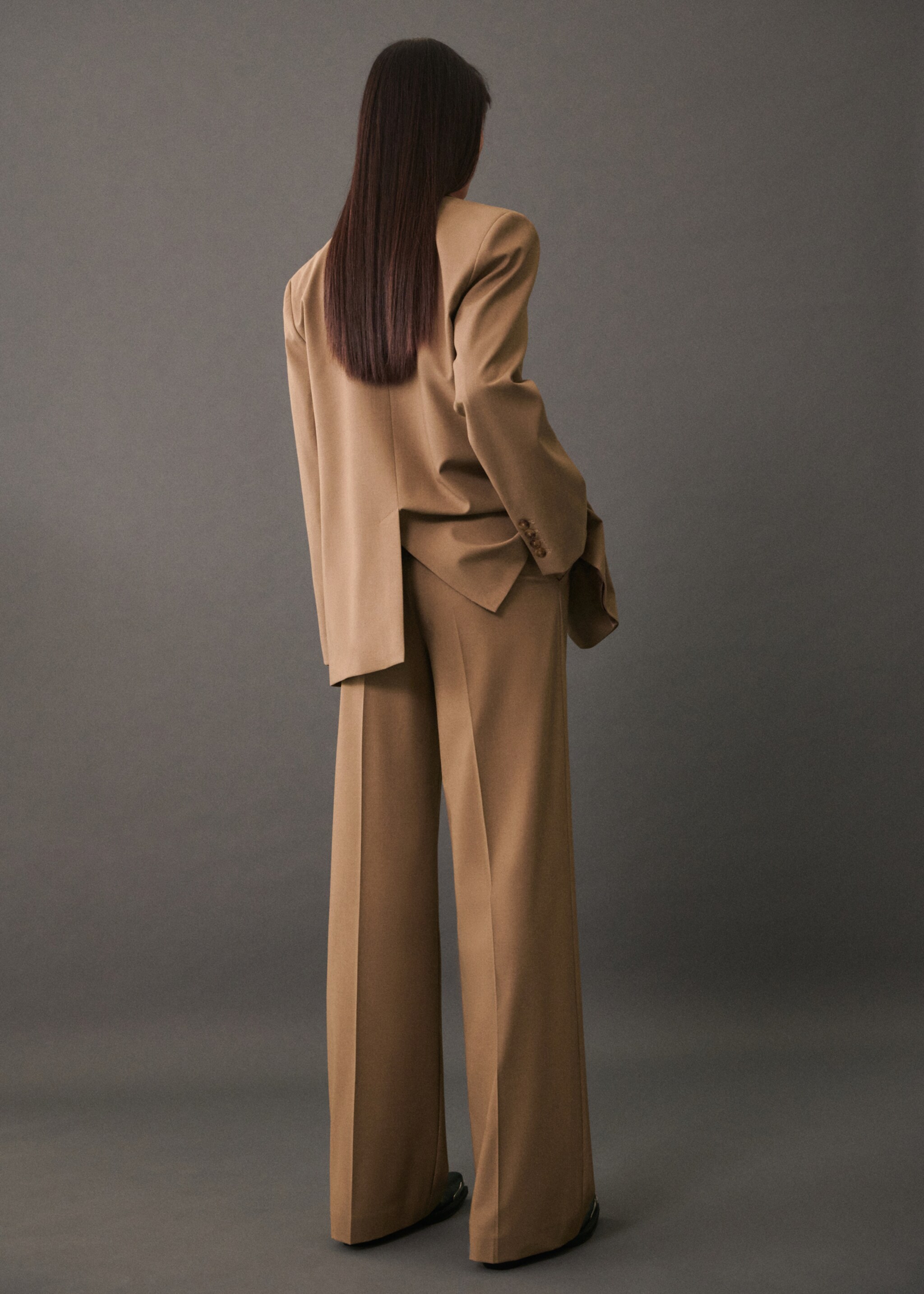 Pantalon costume pinces - Verso de l’article, Marron moyen. Ref: 77035651-00.