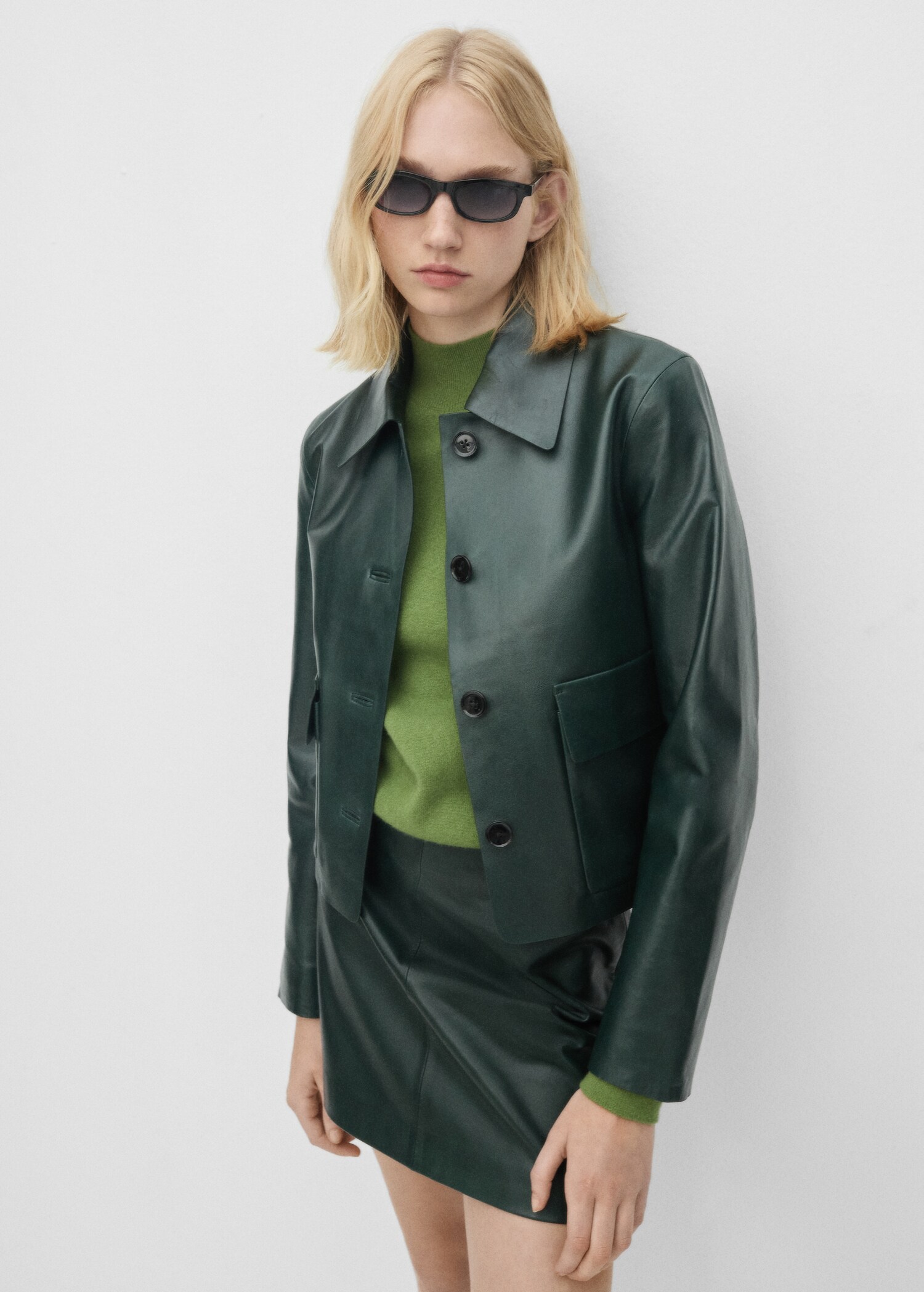 Buttoned leather jacket - Medium plane