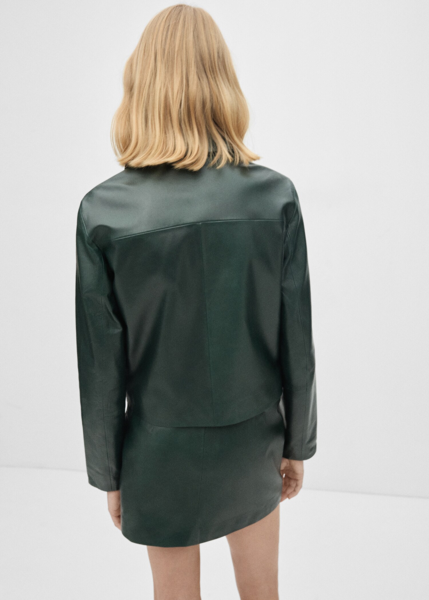 Buttoned leather jacket - Reverse of the article