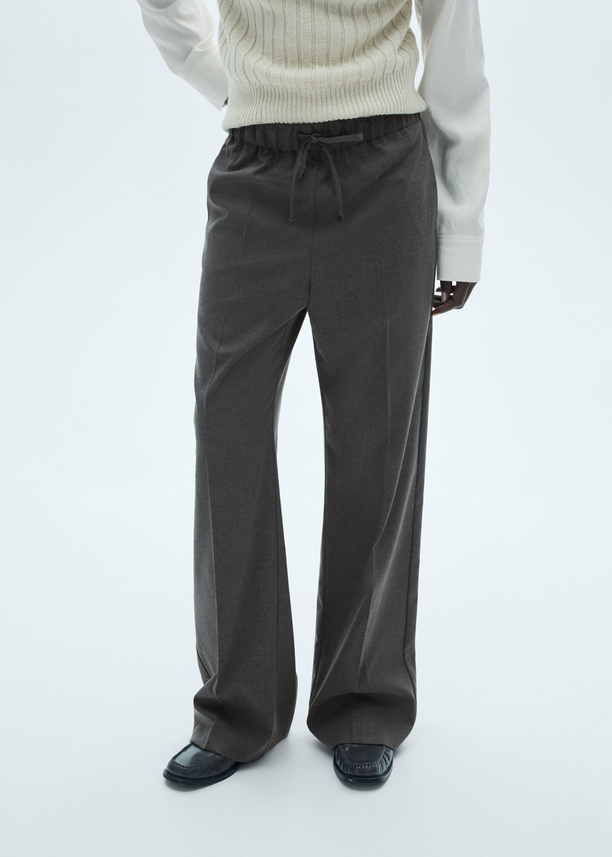 Pantalón recto cintura elástica - Plano medio, Gris. Ref: 77035663-00.