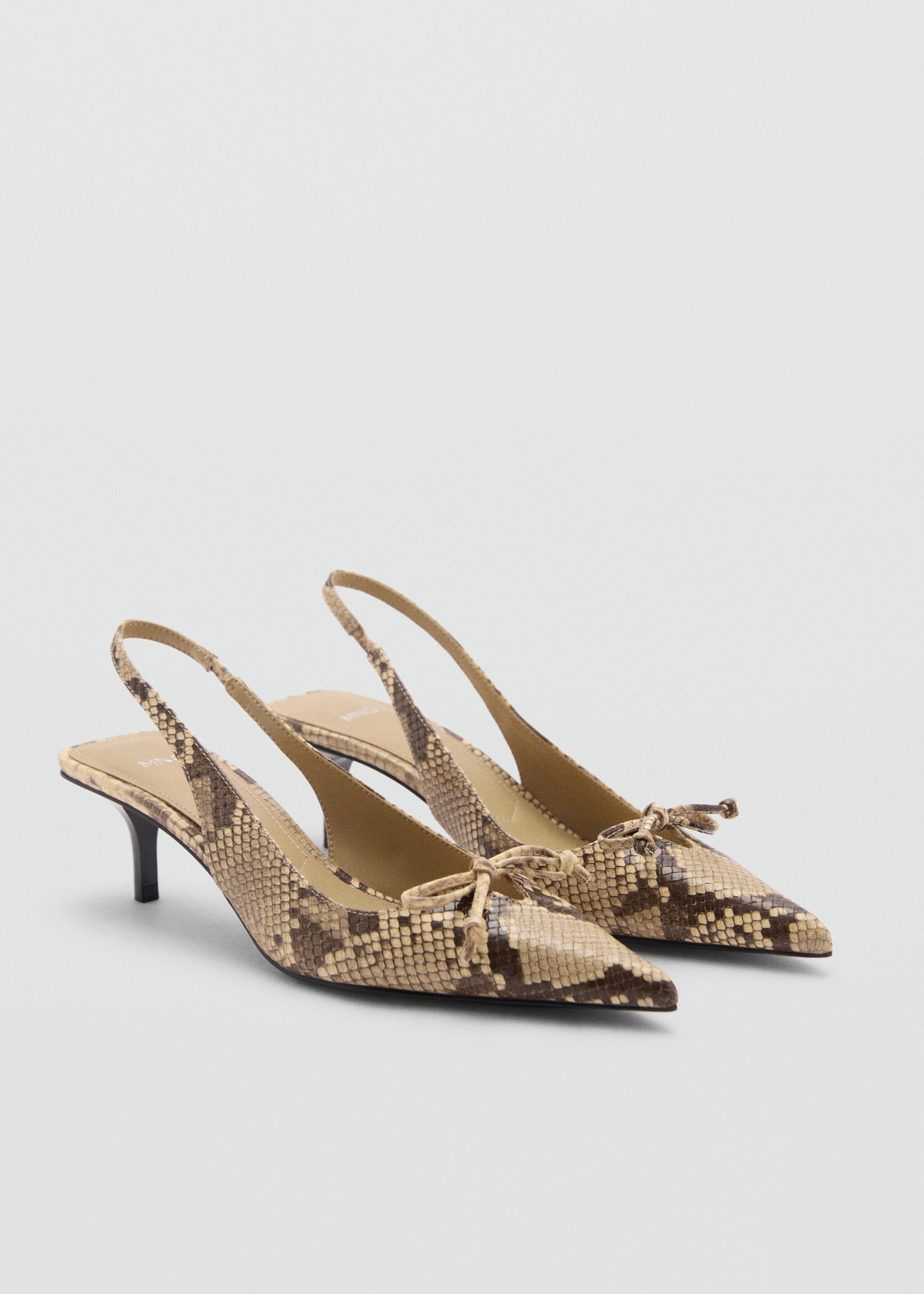 Chaussures kitten heel détail nœud - Plan moyen, Beige. Ref: 77035664-00.
