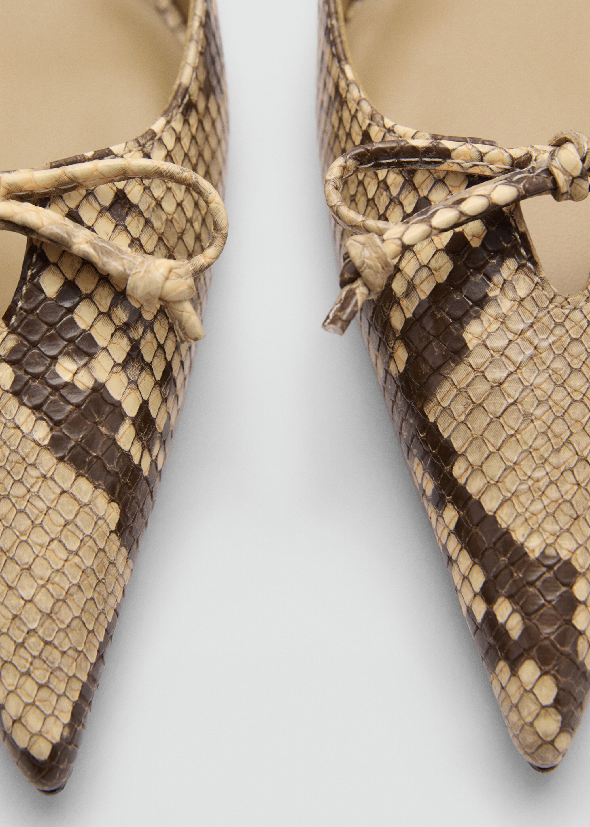 Chaussures kitten heel détail nœud - Détail de l'article 2, Beige. Ref: 77035664-00.