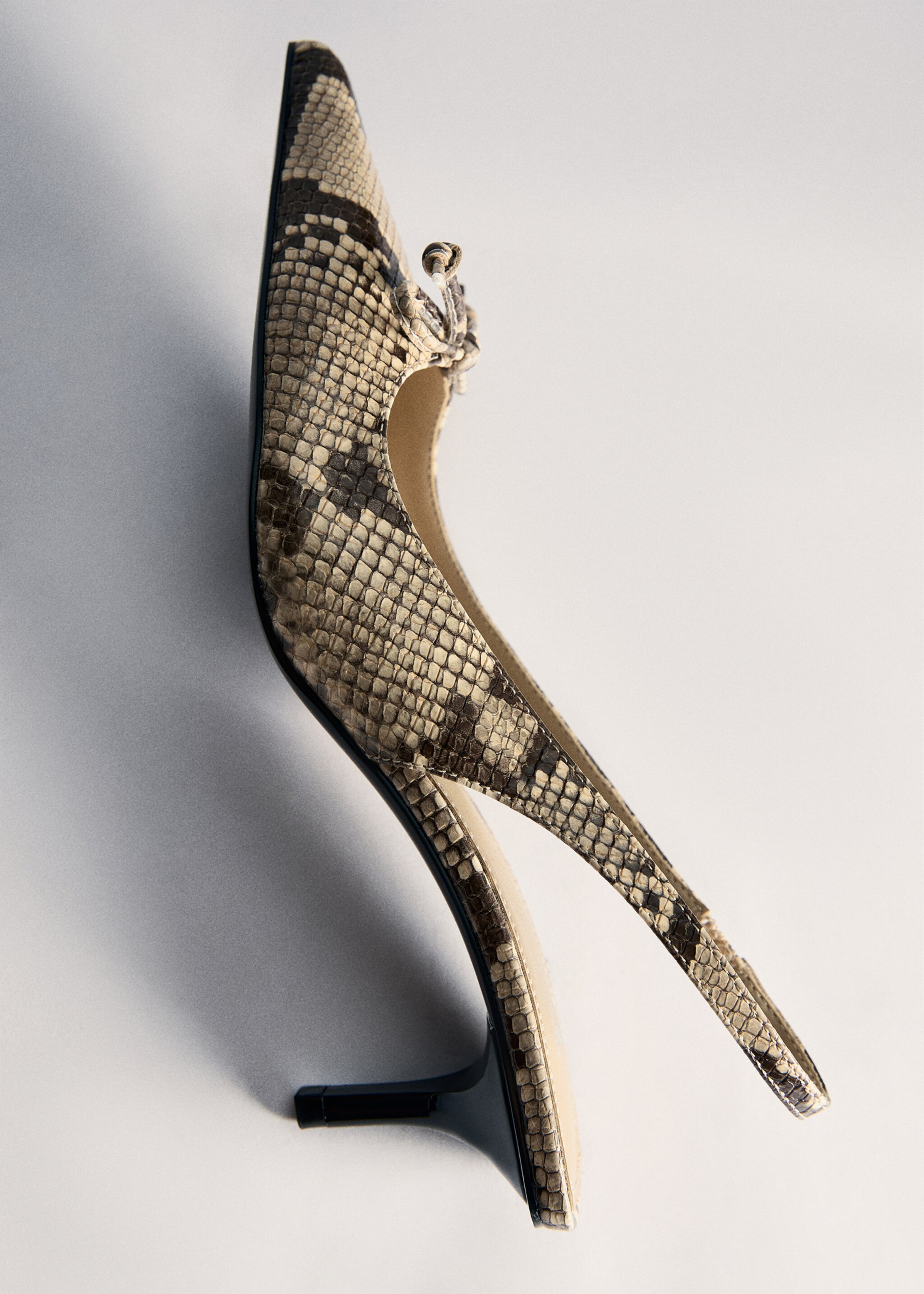 Chaussures kitten heel détail nœud - Détail de l'article 5, Beige. Ref: 77035664-00.