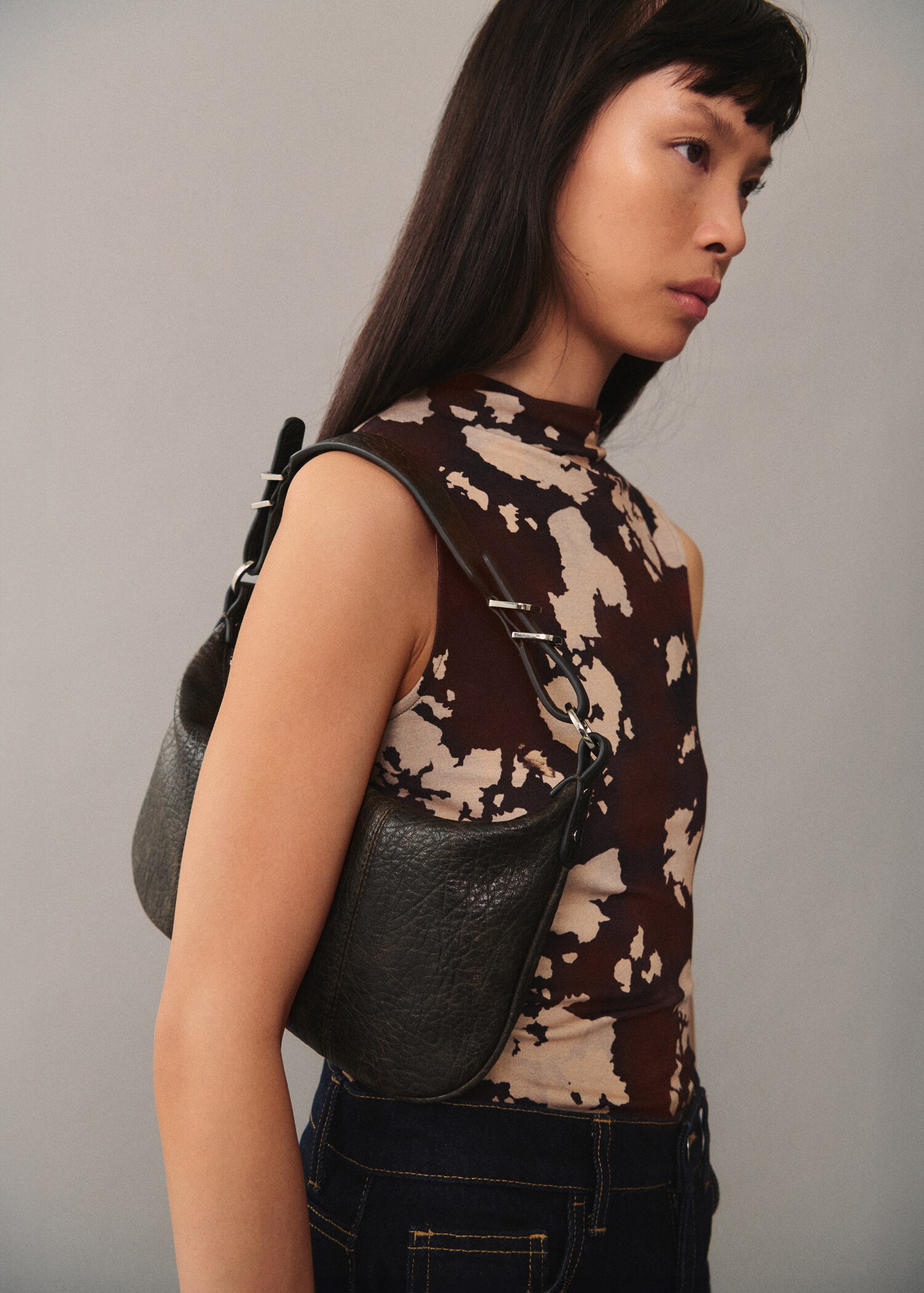 Top estampado cuello perkins - Plano medio