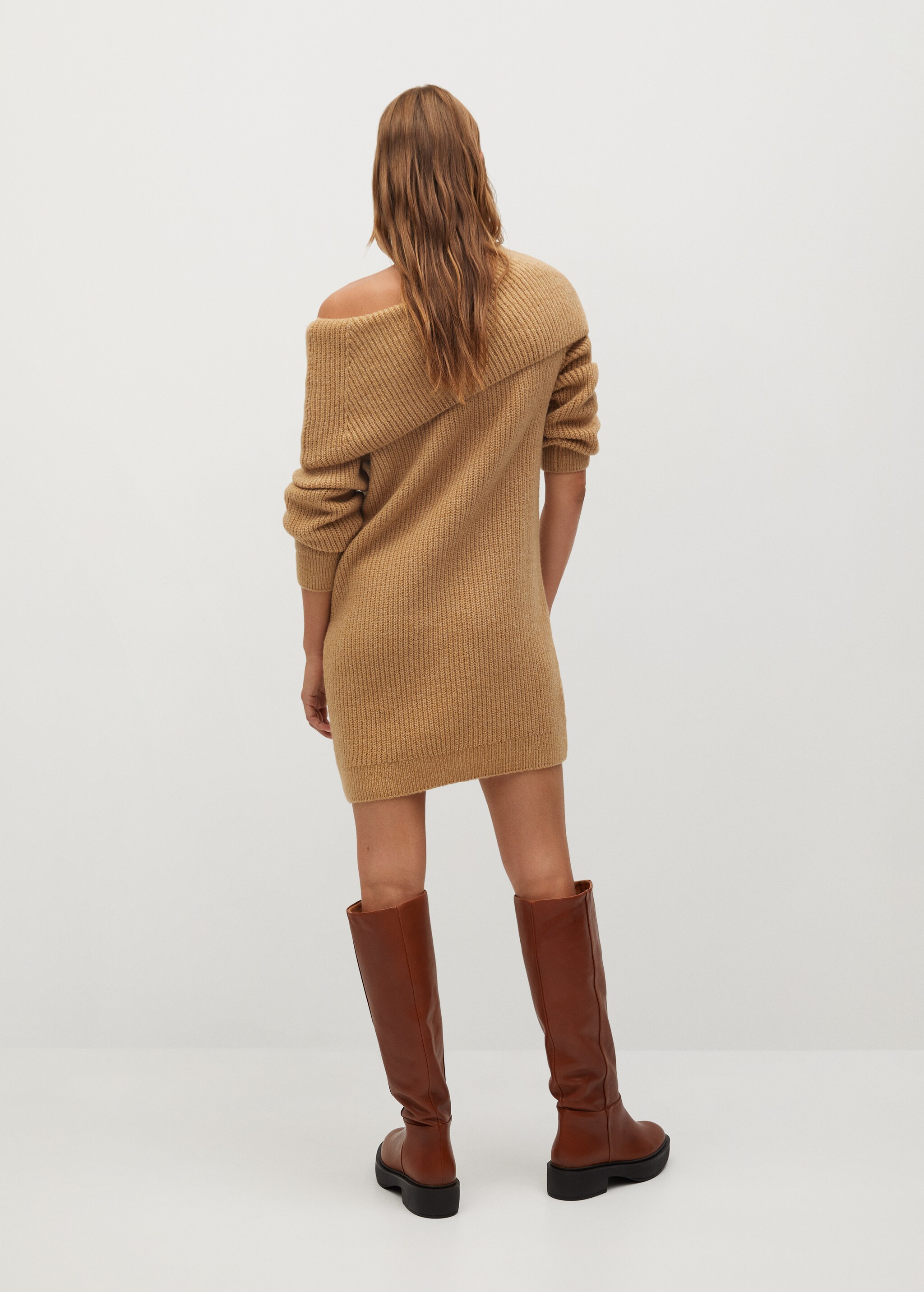 Boat-neck knitted dress - Reverse of the article