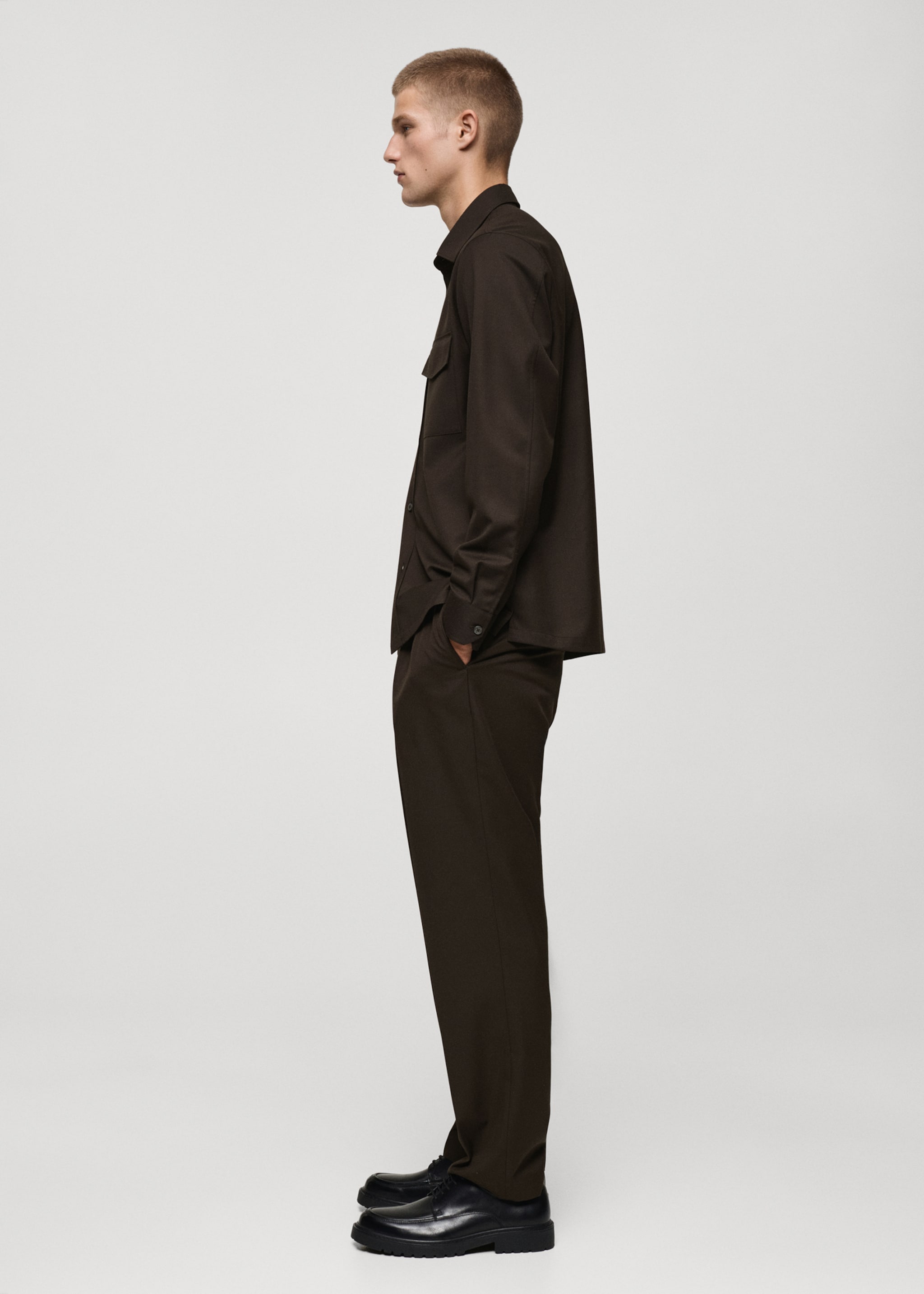 Regular-fit pleated trousers - Details of the article 2, Chocolate. Ref: 77035965-00.
