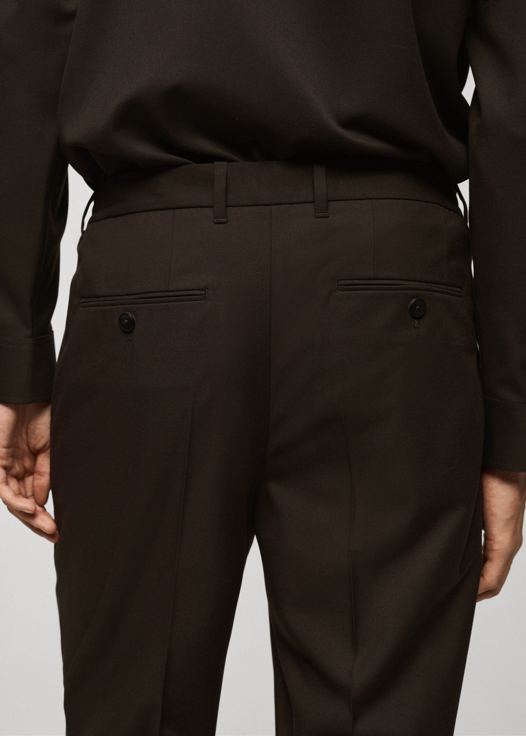 Regular-fit pleated trousers - Details of the article 6, Chocolate. Ref: 77035965-00.