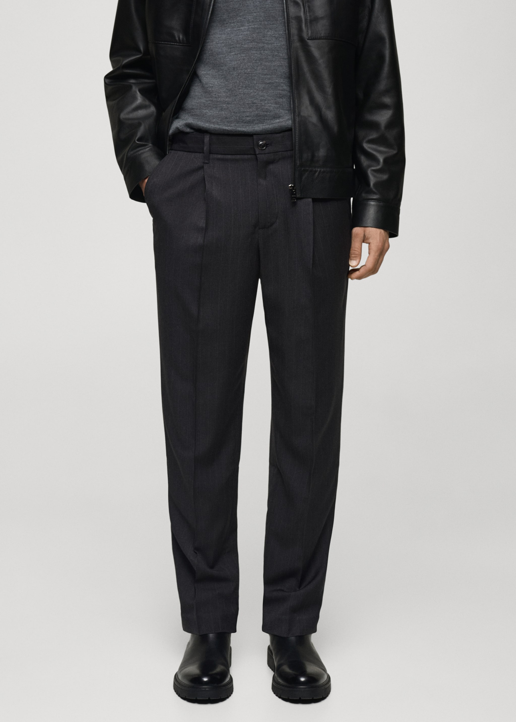Regular-fit pleated trousers - Medium plane, Dark Heather Grey. Ref: 77035965-00.