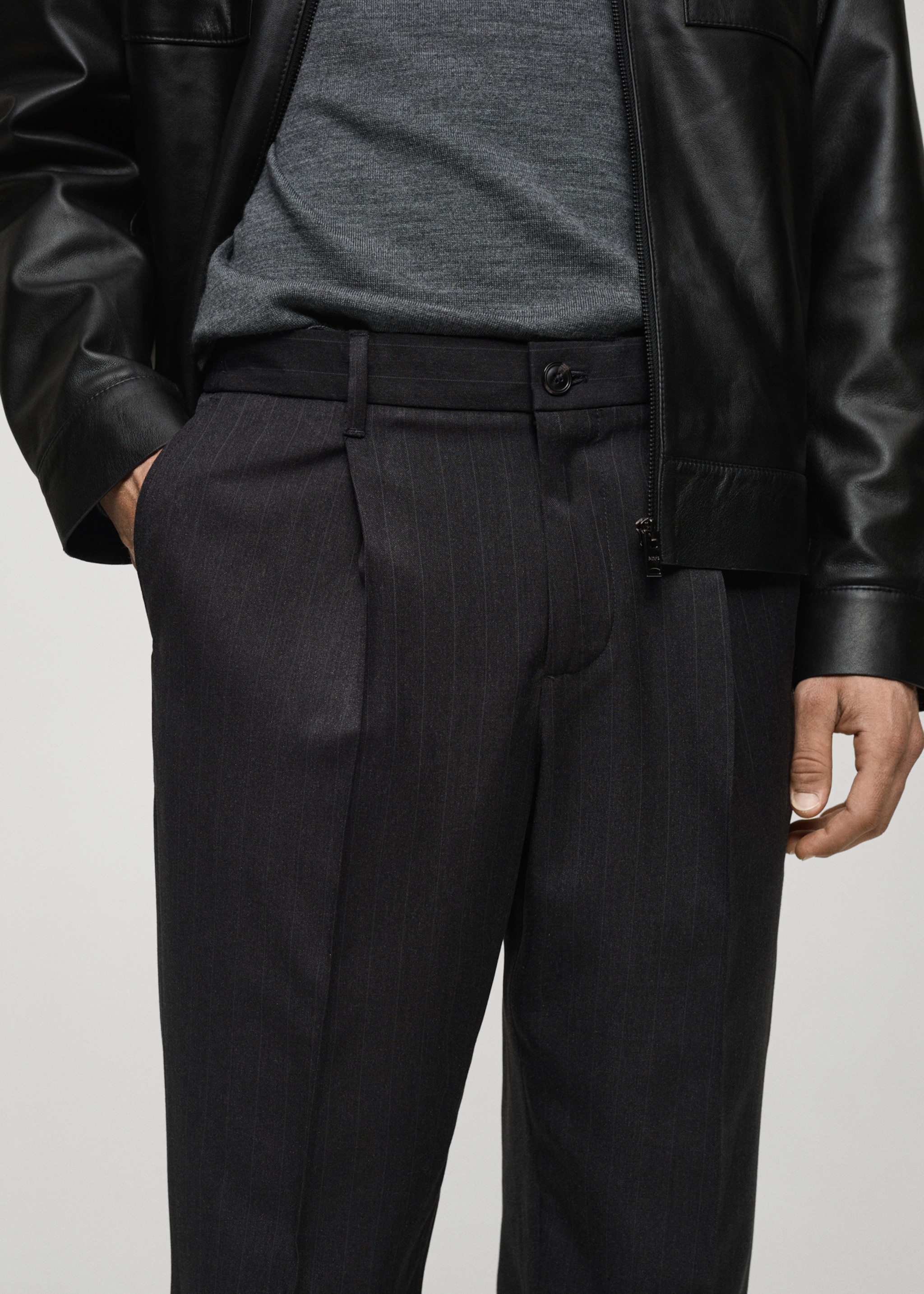 Regular-fit pleated trousers - Details of the article 1, Dark Heather Grey. Ref: 77035965-00.