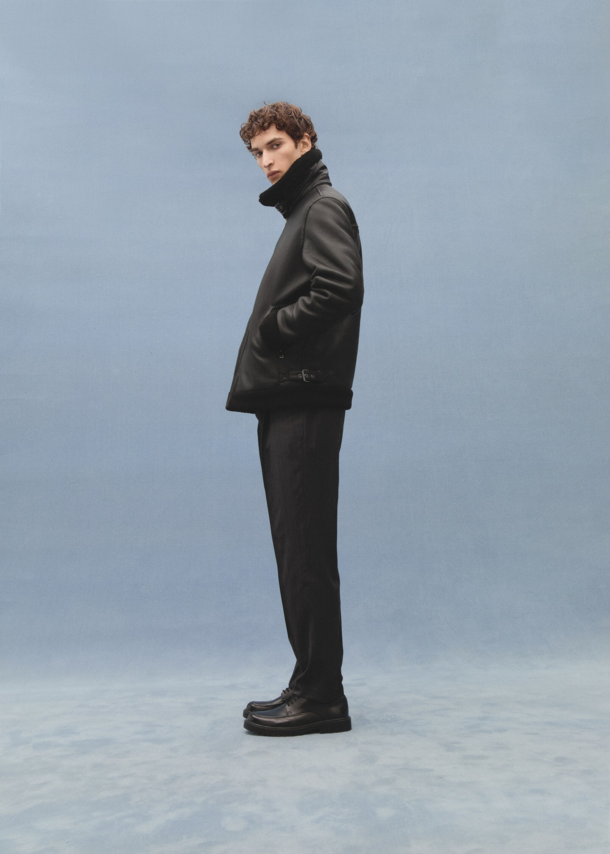 Regular-fit pleated trousers - Details of the article 5, Dark Heather Grey. Ref: 77035965-00.