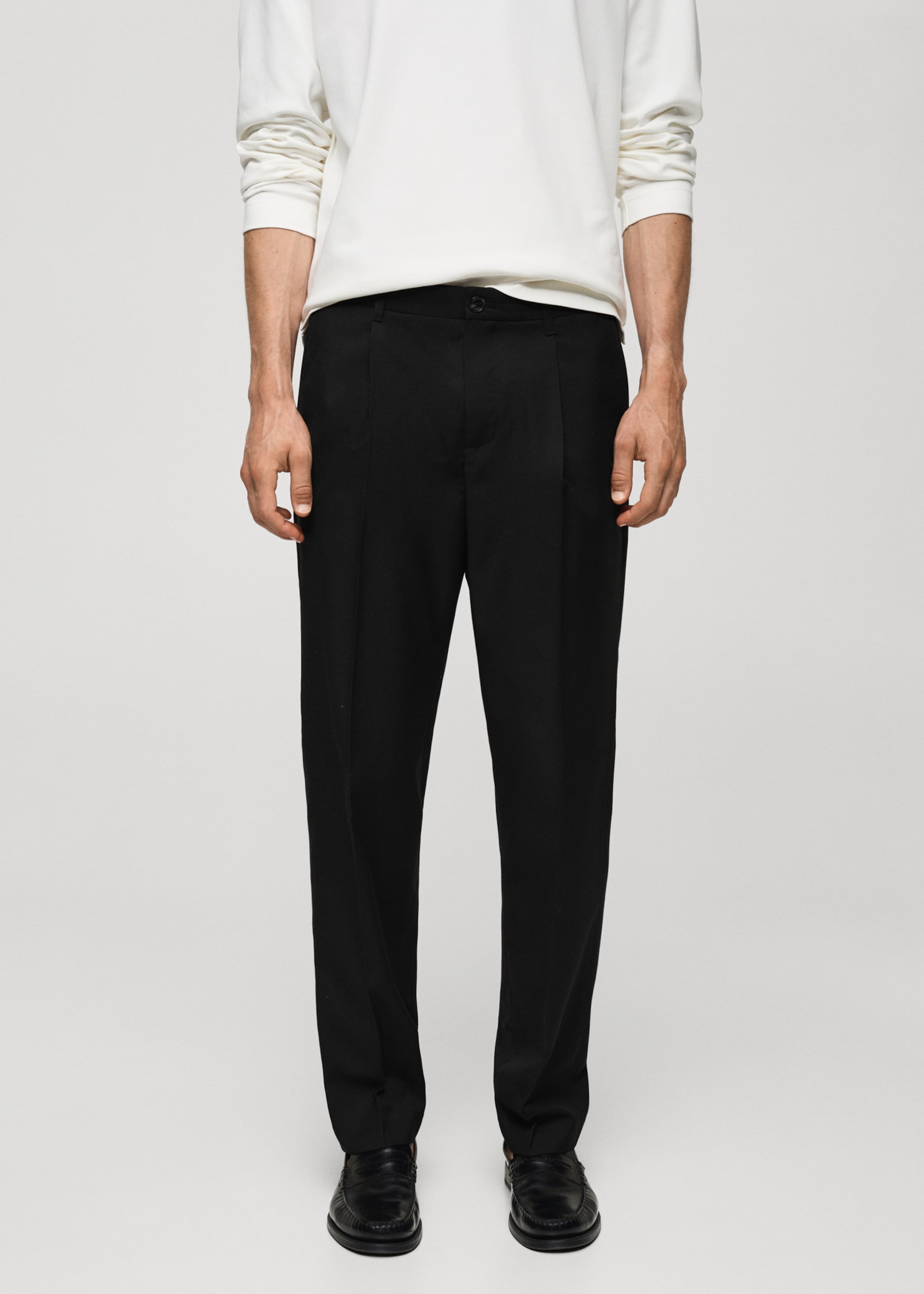 Regular-fit pleated trousers - Medium plane, Black. Ref: 77035965-00.