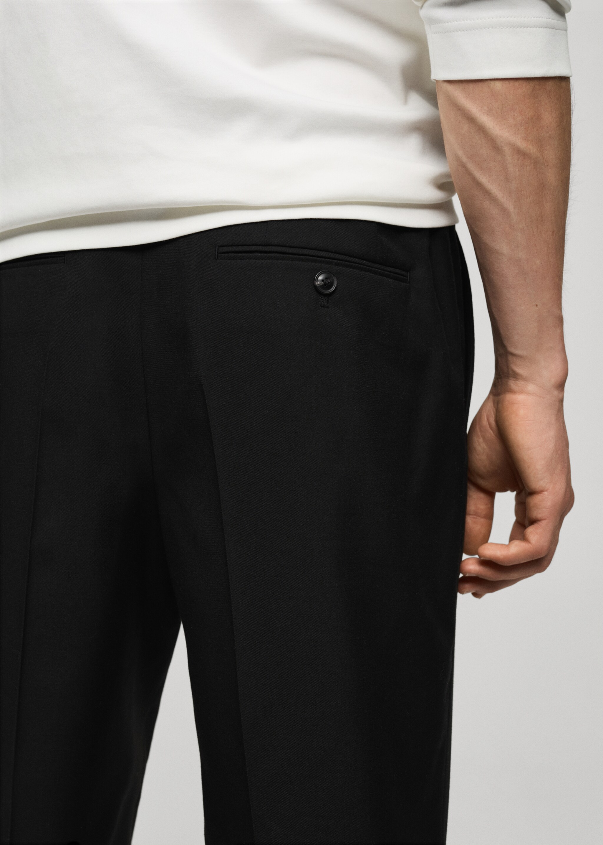 Regular-fit pleated trousers - Details of the article 6, Black. Ref: 77035965-00.