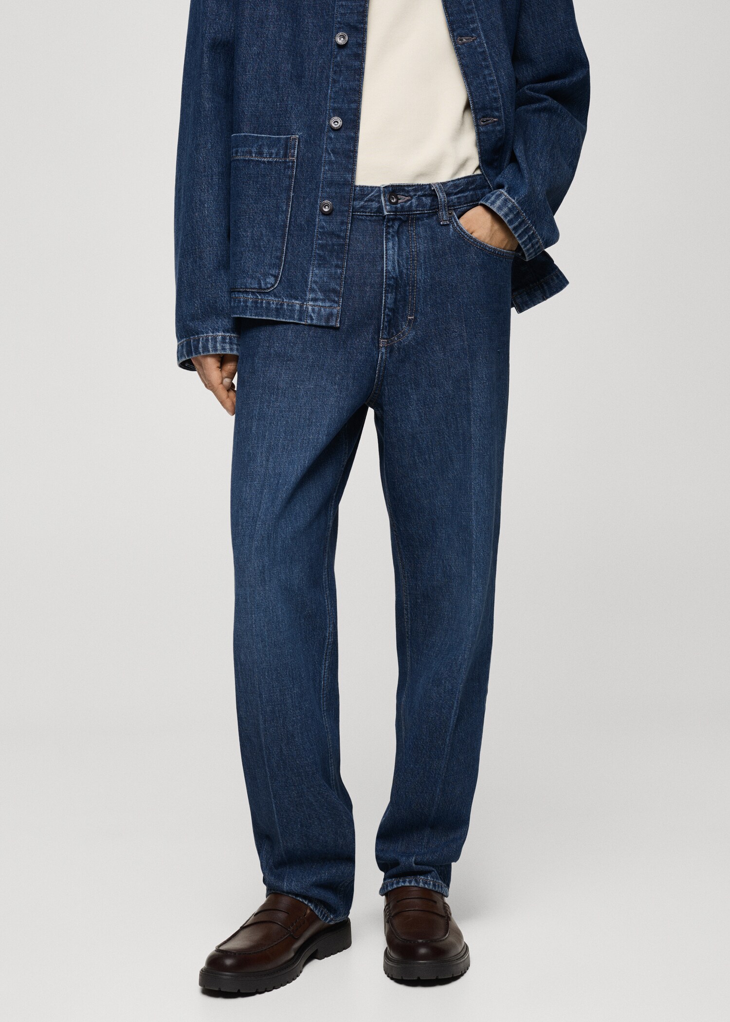 Relaxed Fit-Jeans mit Bügelfalte - Mittlere Ansicht