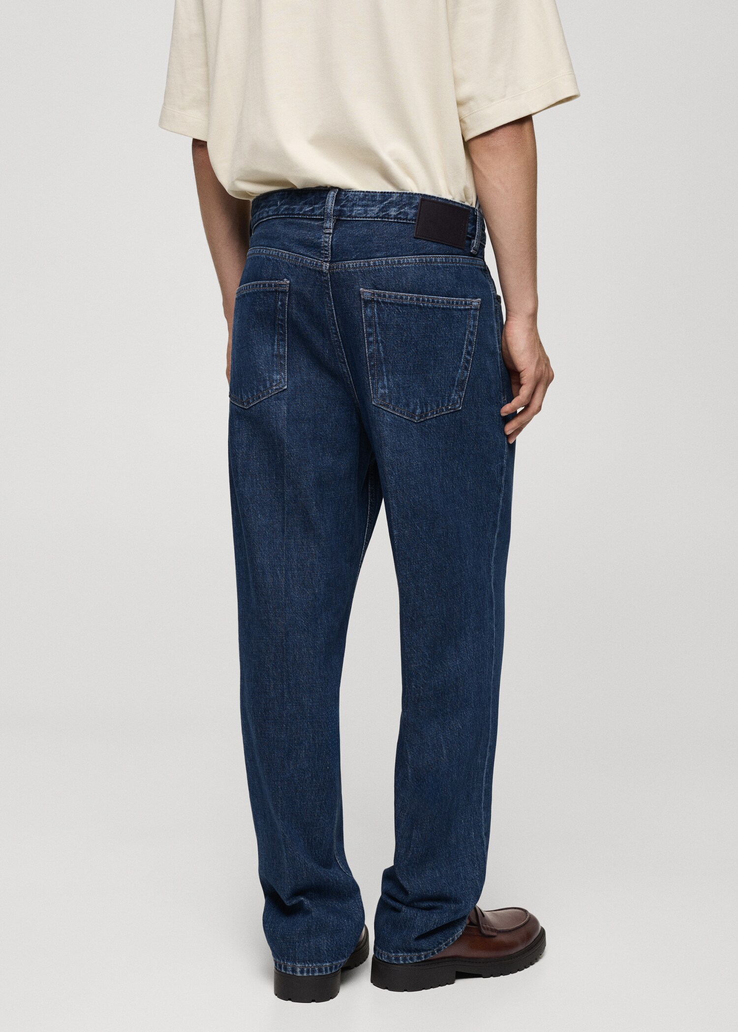 Relaxed Fit-Jeans mit Bügelfalte - Rückseite des Artikels