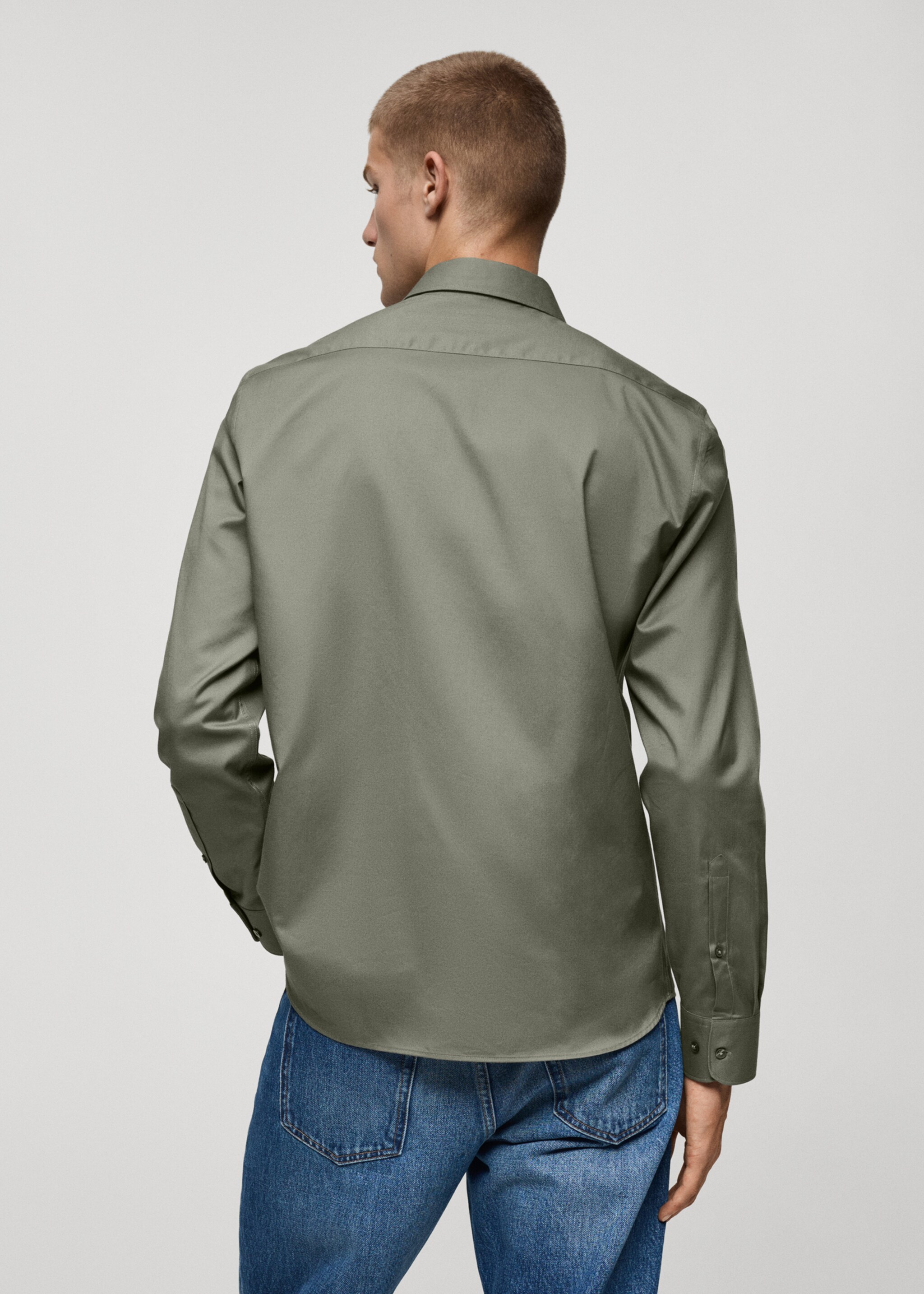 Regular-fit 100% cotton shirt - Reverse of the article, Green. Ref: 77035976-00.