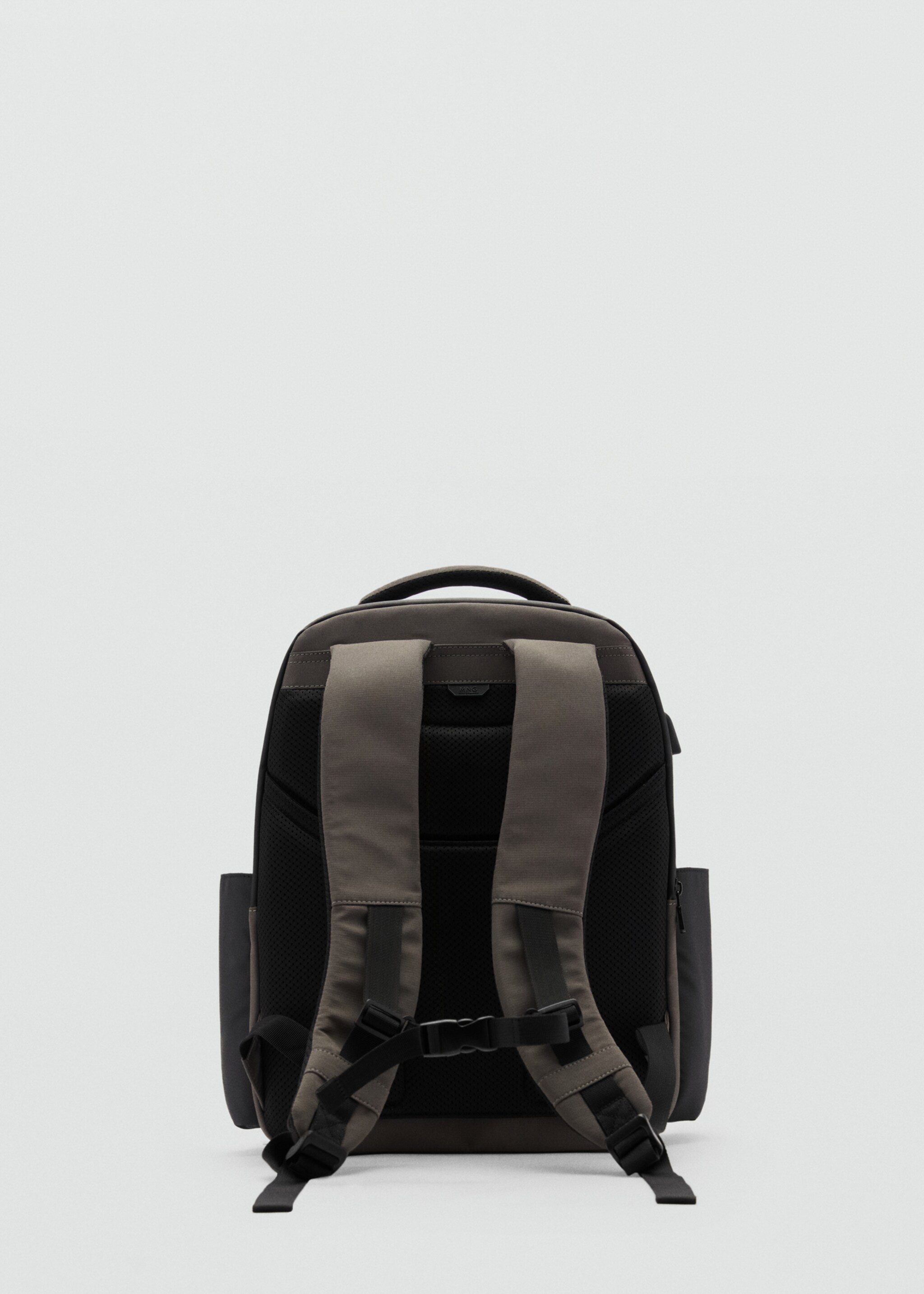 Water-repellent backpack USB connection - Details of the article 4