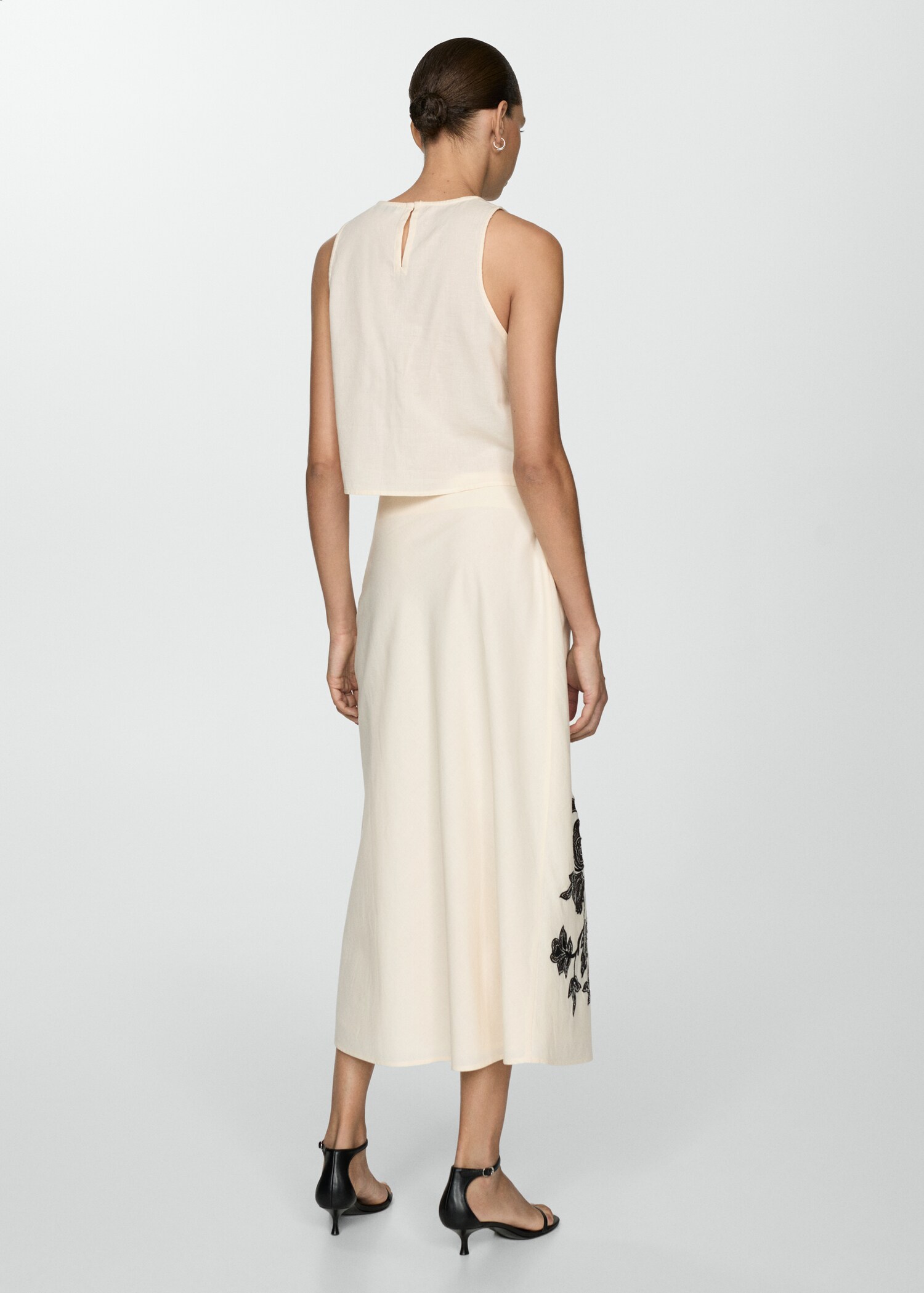 Embroidered long skirt - Reverse of the article