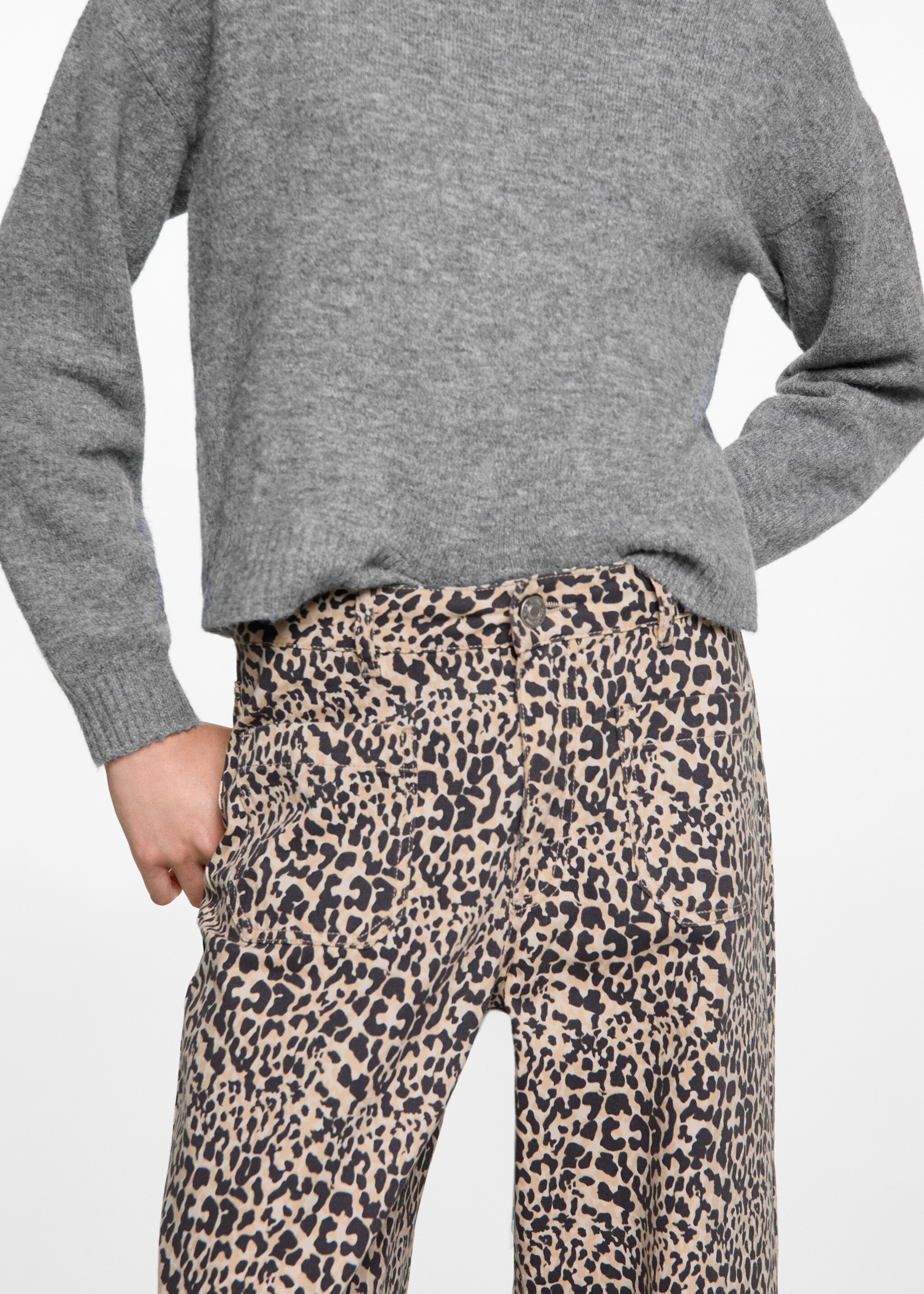 Leopard straight pants - Details of the article 6, Brown. Ref: 77035984-00.