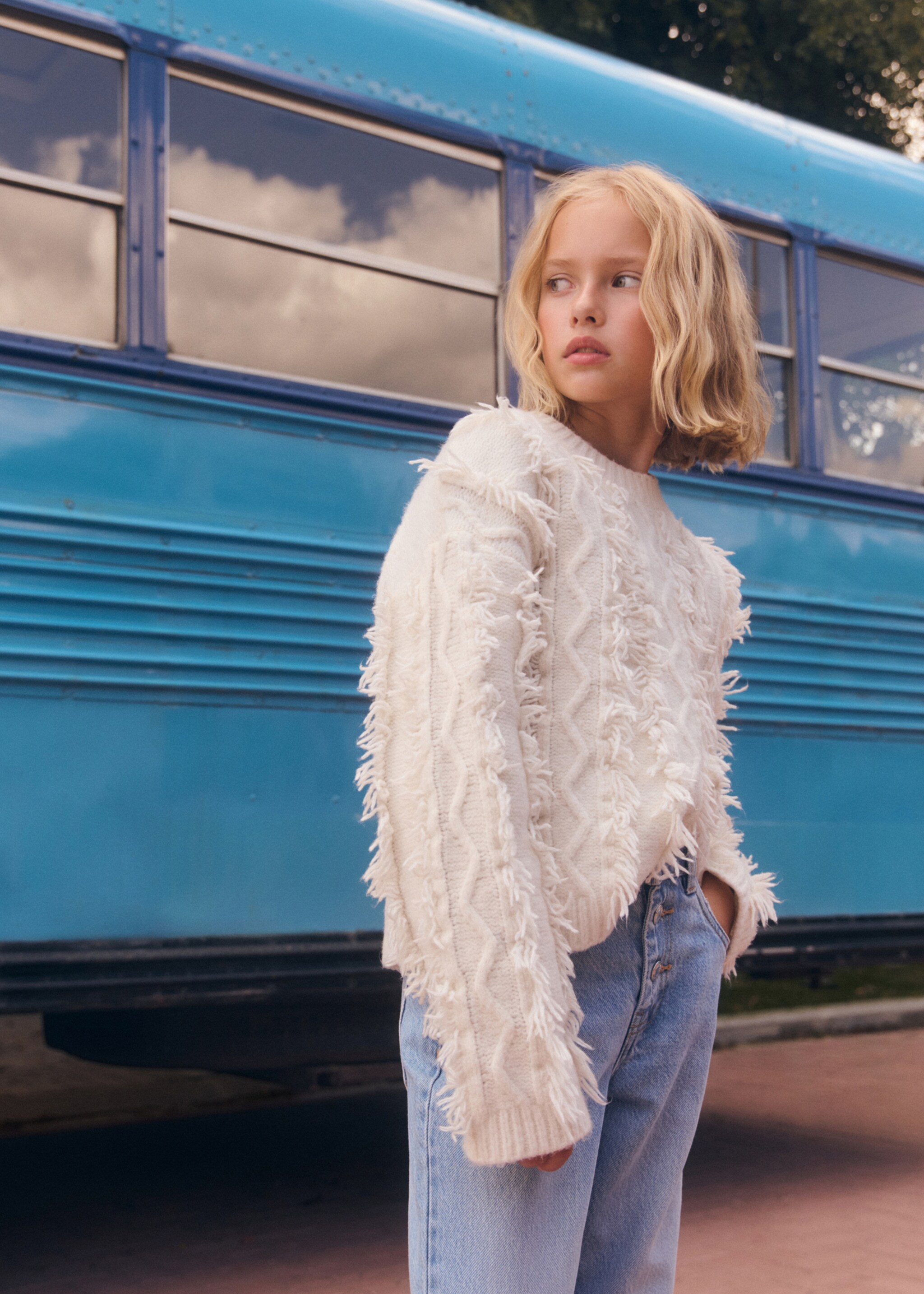 Fringes knit sweater - Details of the article 6, Ecru. Ref: 77036338-00.
