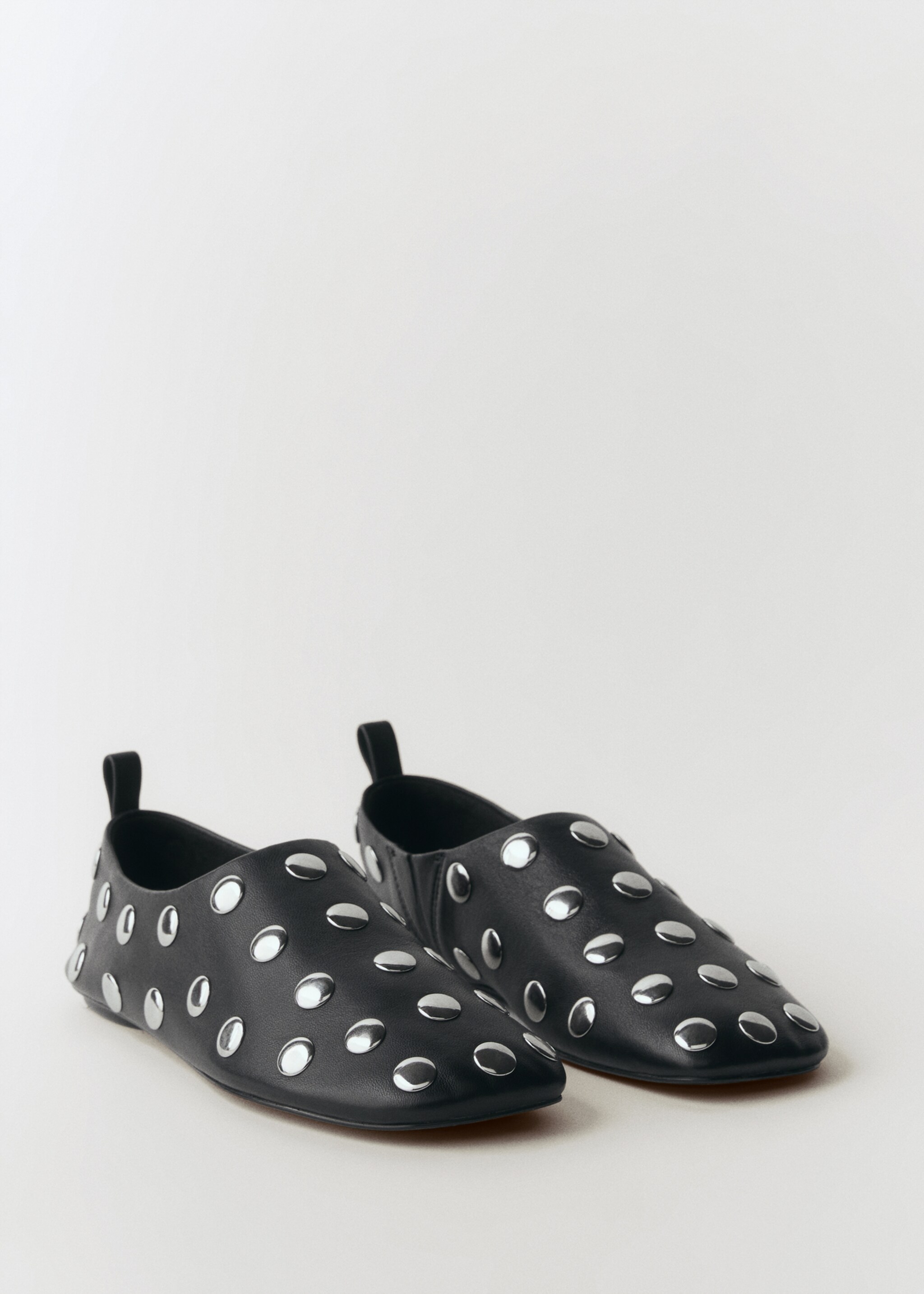 Leren schoenen met studs - Middenvlak, Zwart. Ref: 77036351-00.