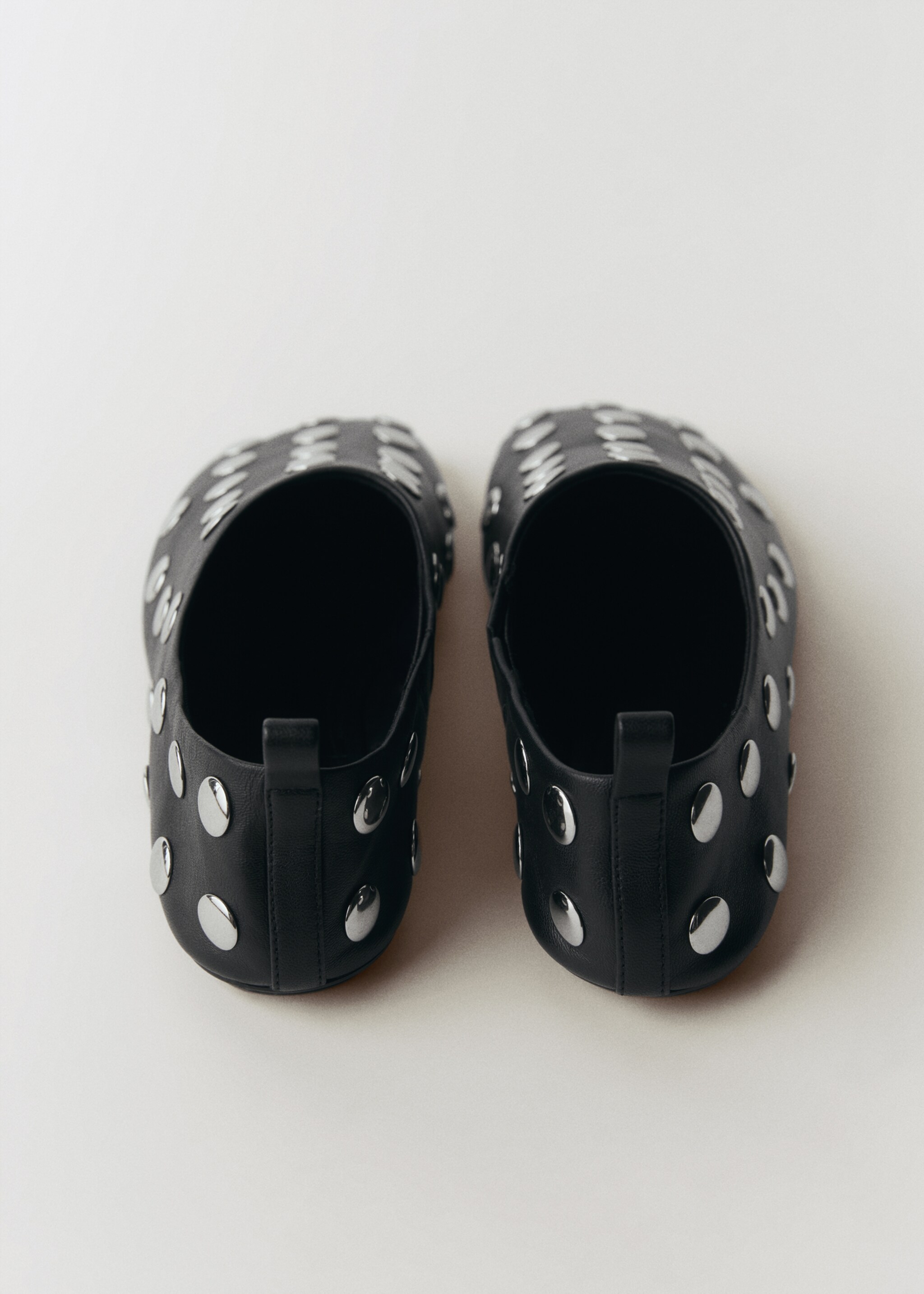 Leren schoenen met studs - Detail van het artikel 1, Zwart. Ref: 77036351-00.