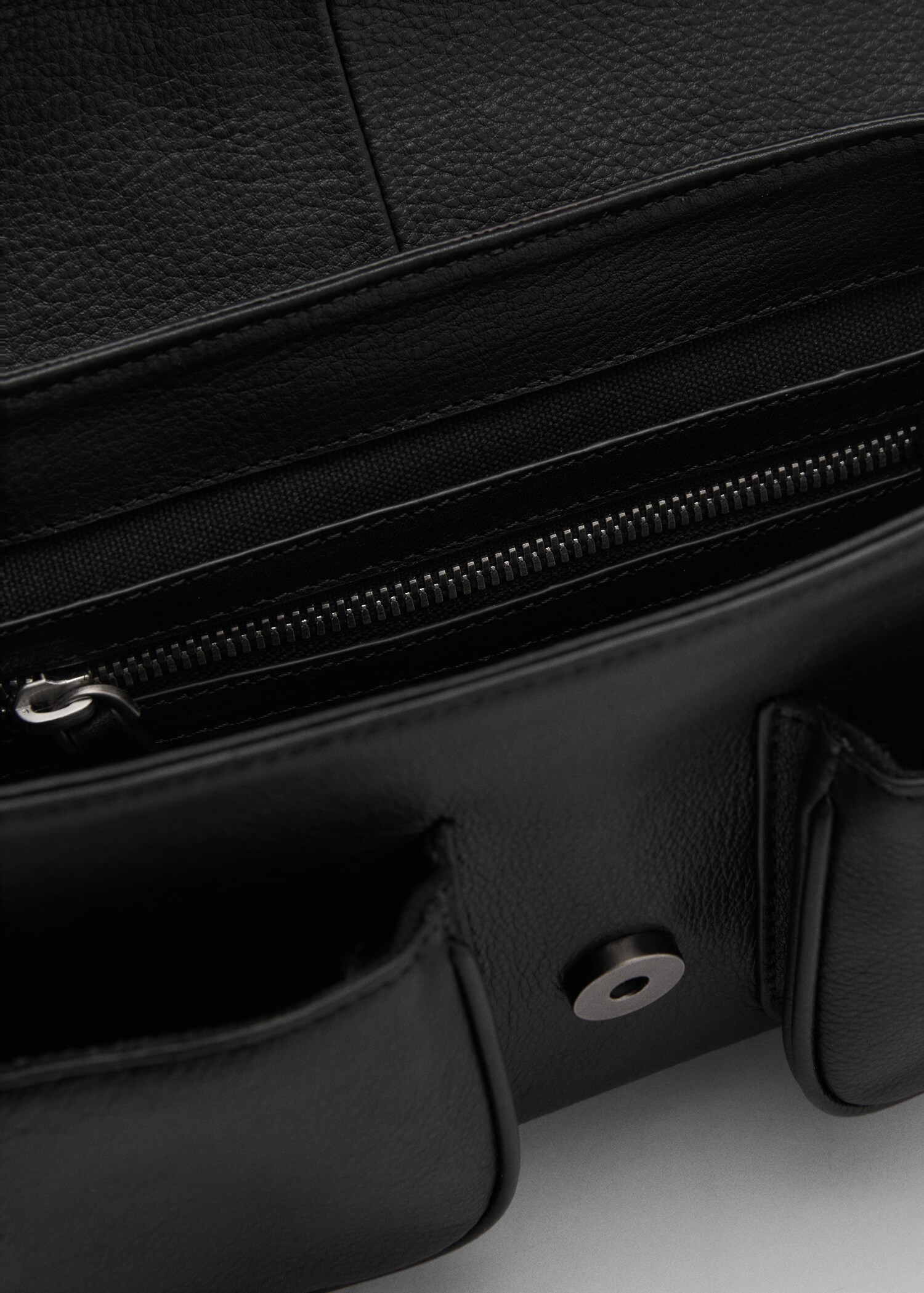 Buckle leather bag - Details of the article 3