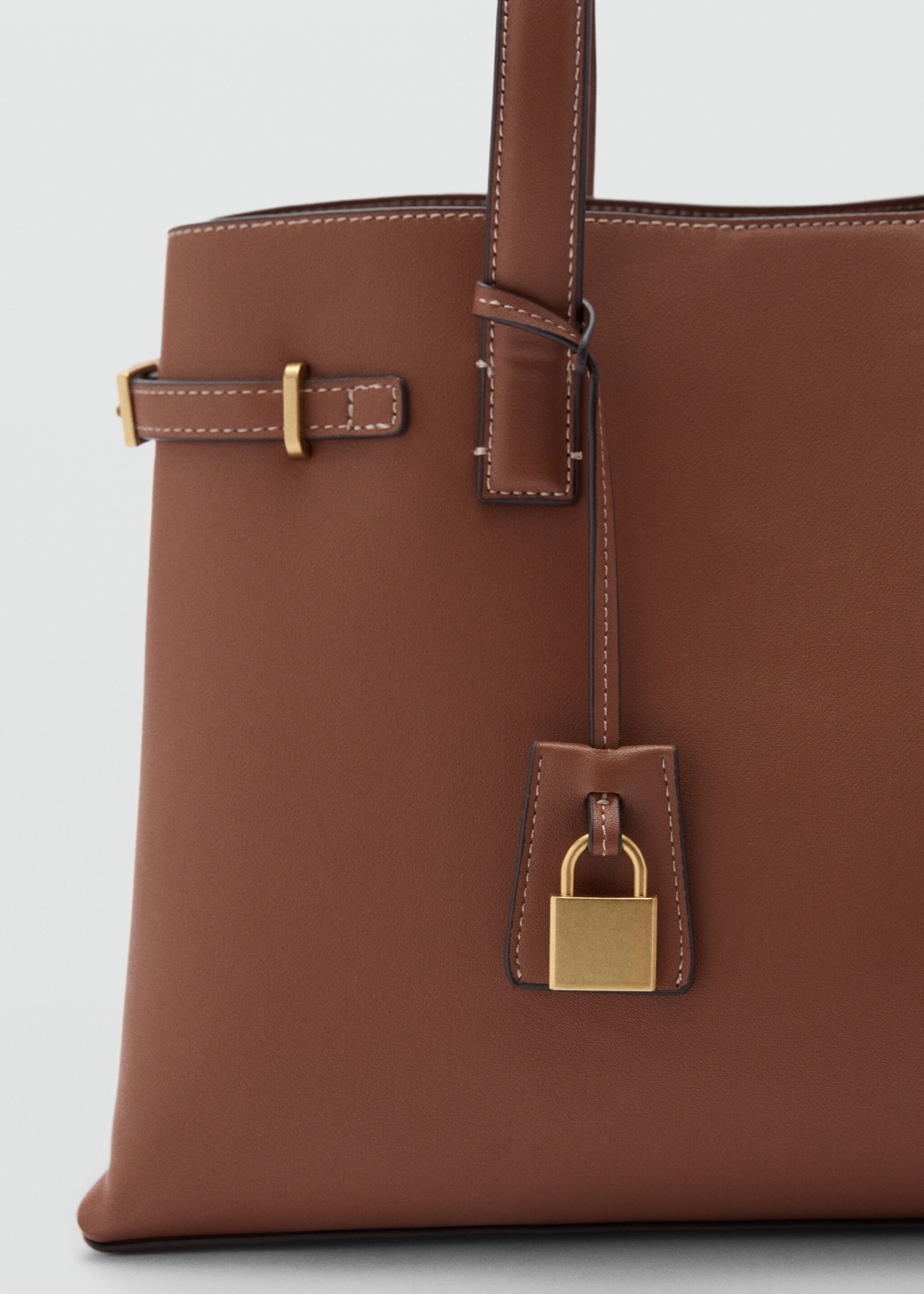 Shopper bag with padlock - Details of the article 2, Leather. Ref: 77036353-00.