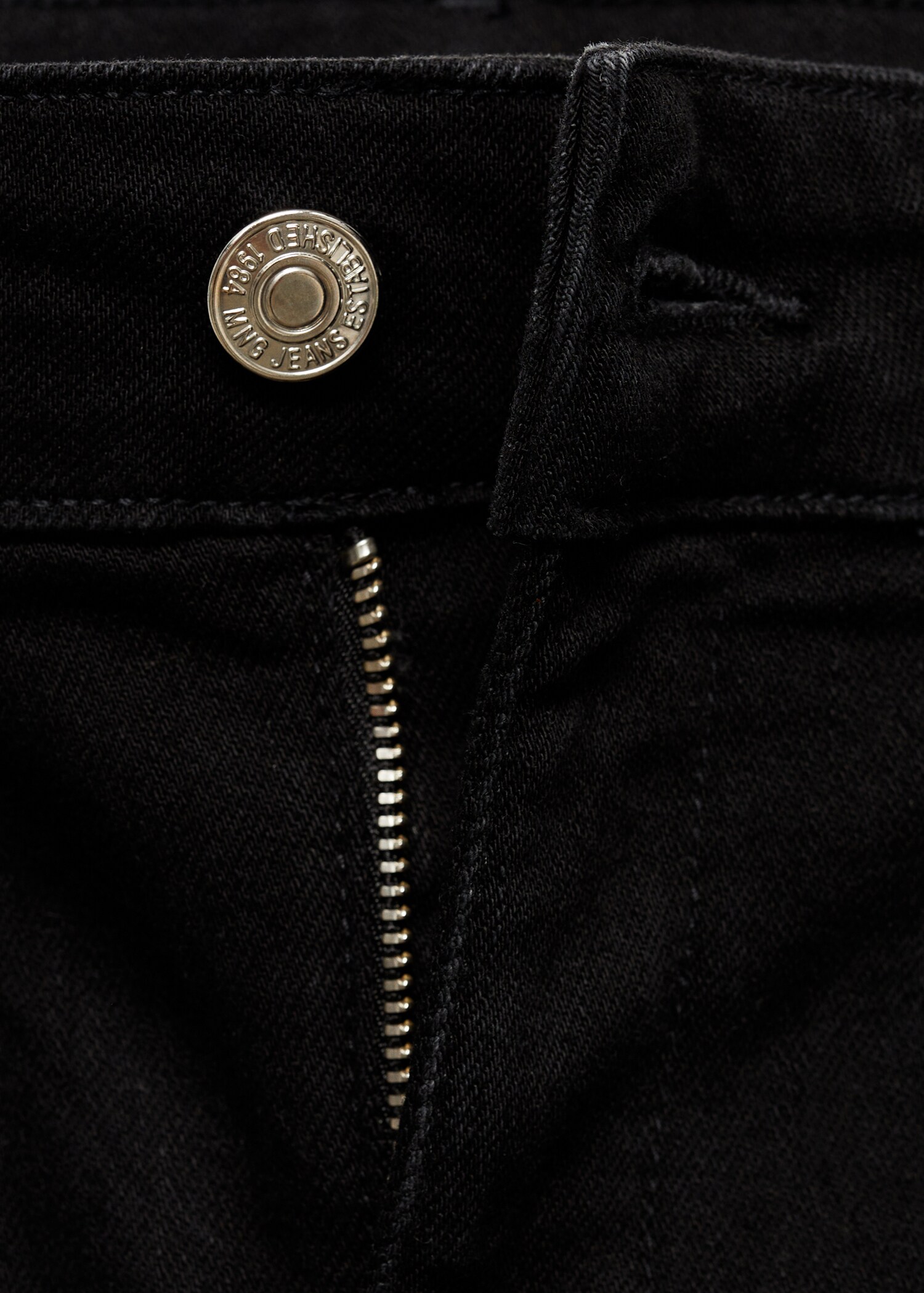 Flared cropped jeans with pockets - Details of the article 8