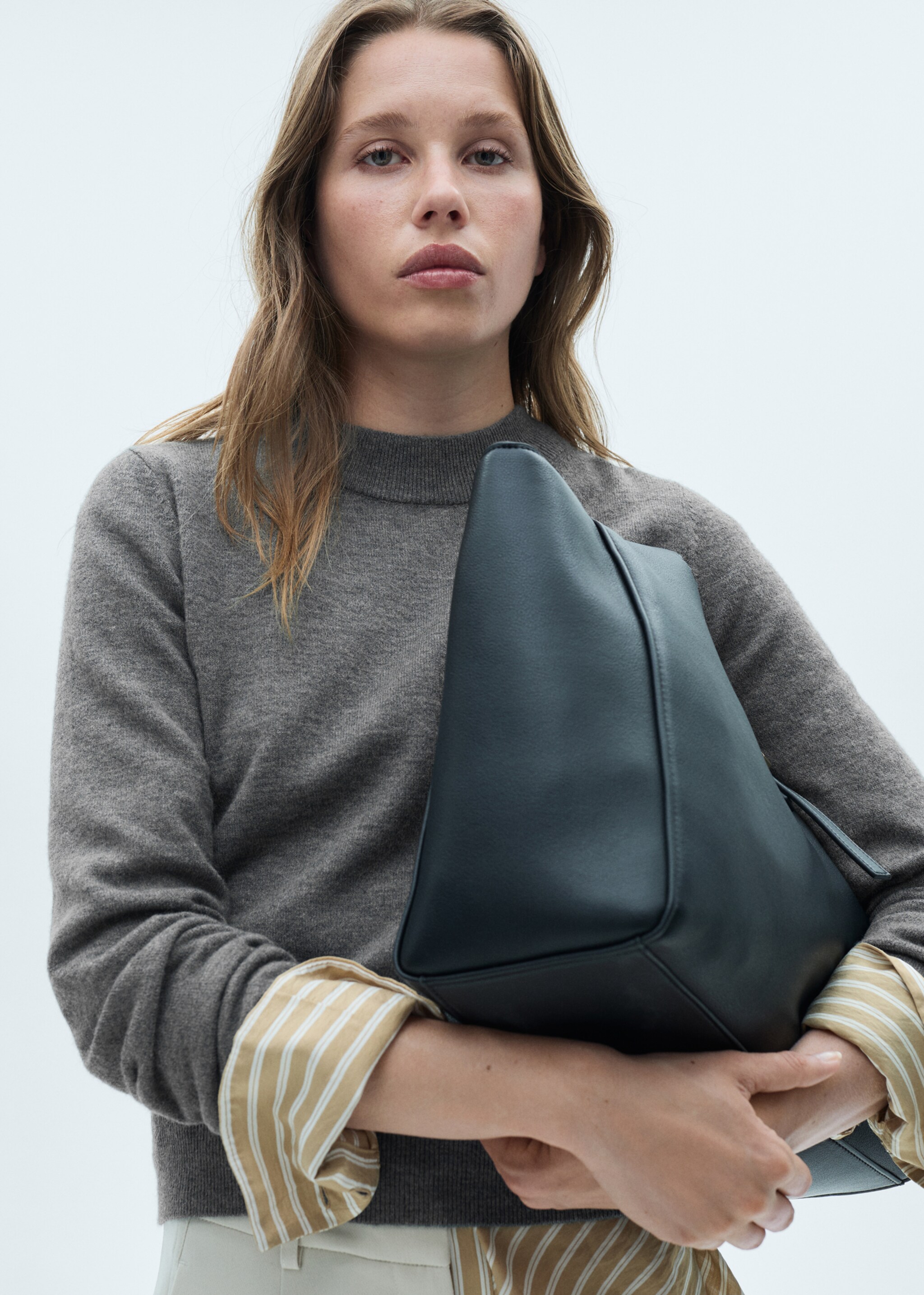 Straight round-neck sweater - Details of the article 2, Dark Heather Grey. Ref: 77036723-00.