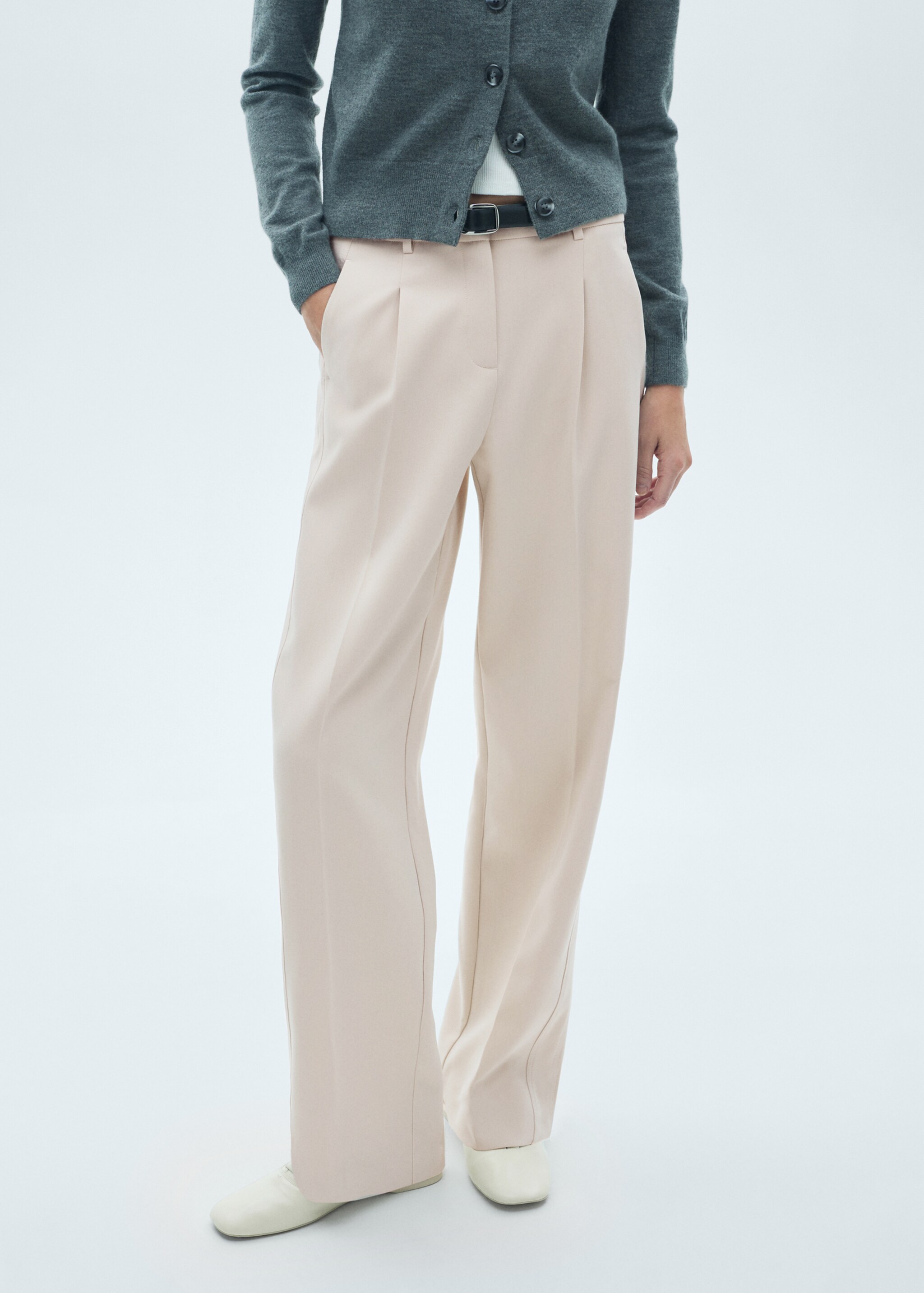 Straight-fit pleated trousers - Medium plane, Beige. Ref: 77036724-00.
