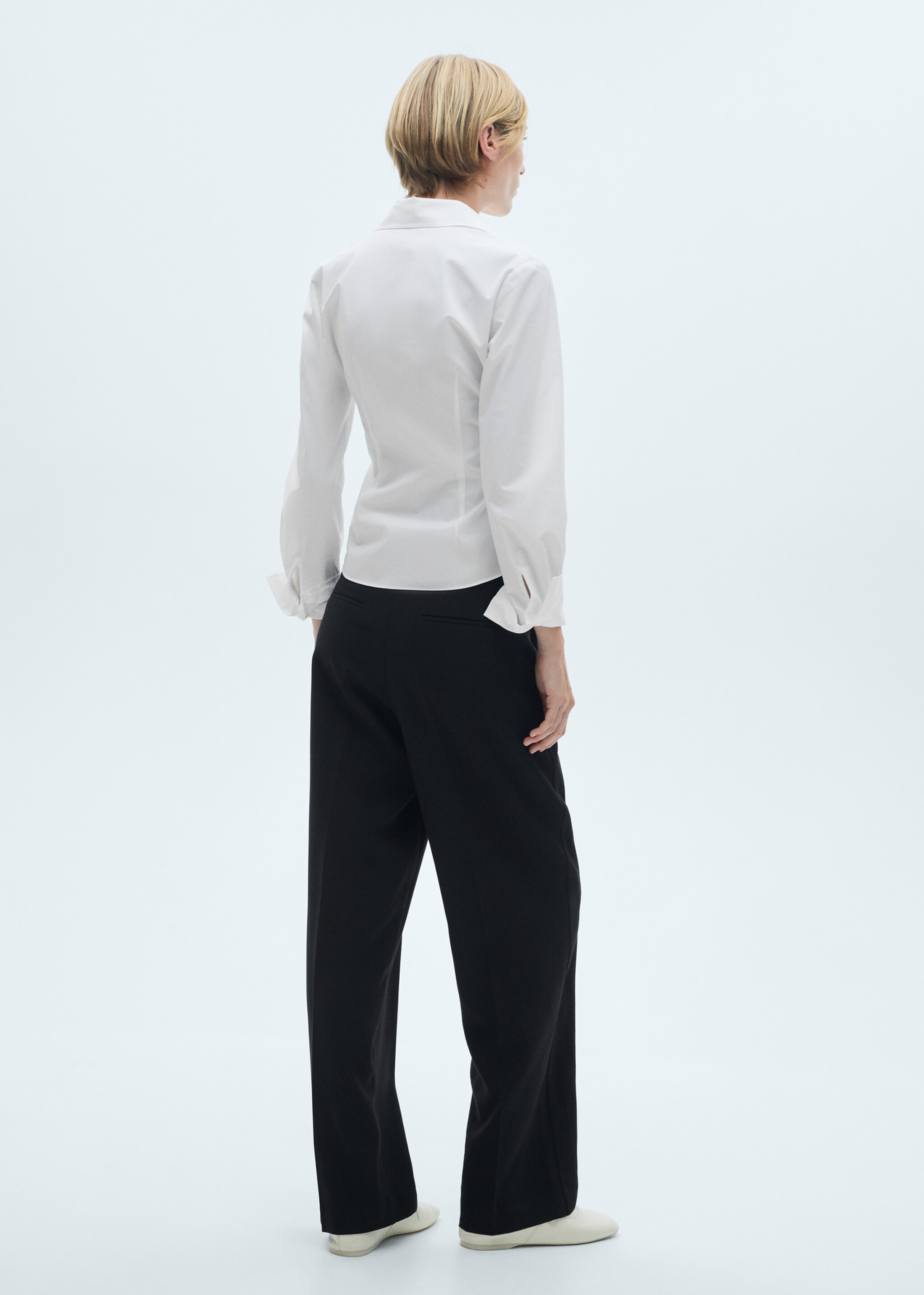 Straight-fit pleated trousers - Reverse of the article, Black. Ref: 77036724-00.