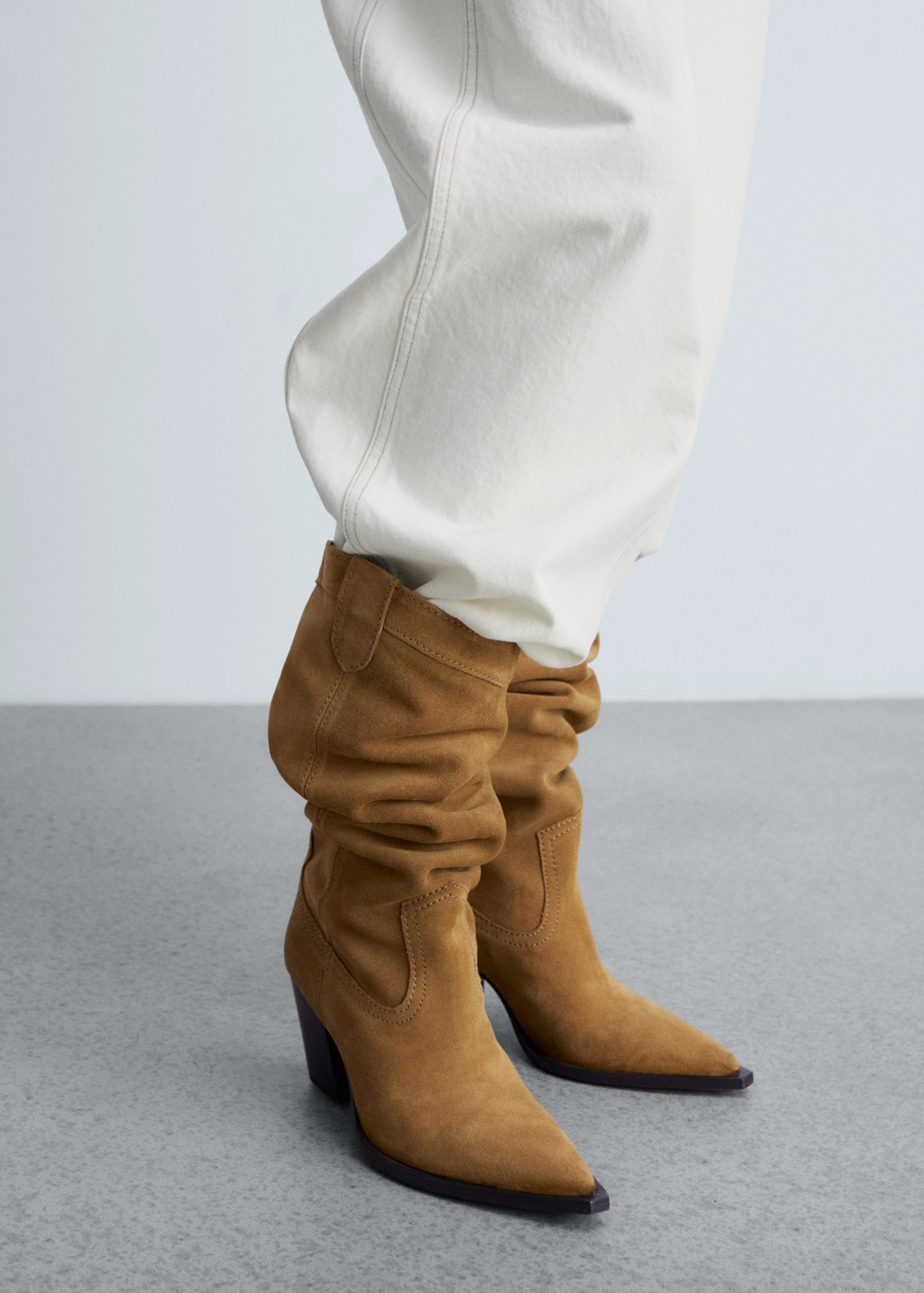 Bottes cow-boy suède - Détail de l'article 9, Tabac. Ref: 77036748-00.