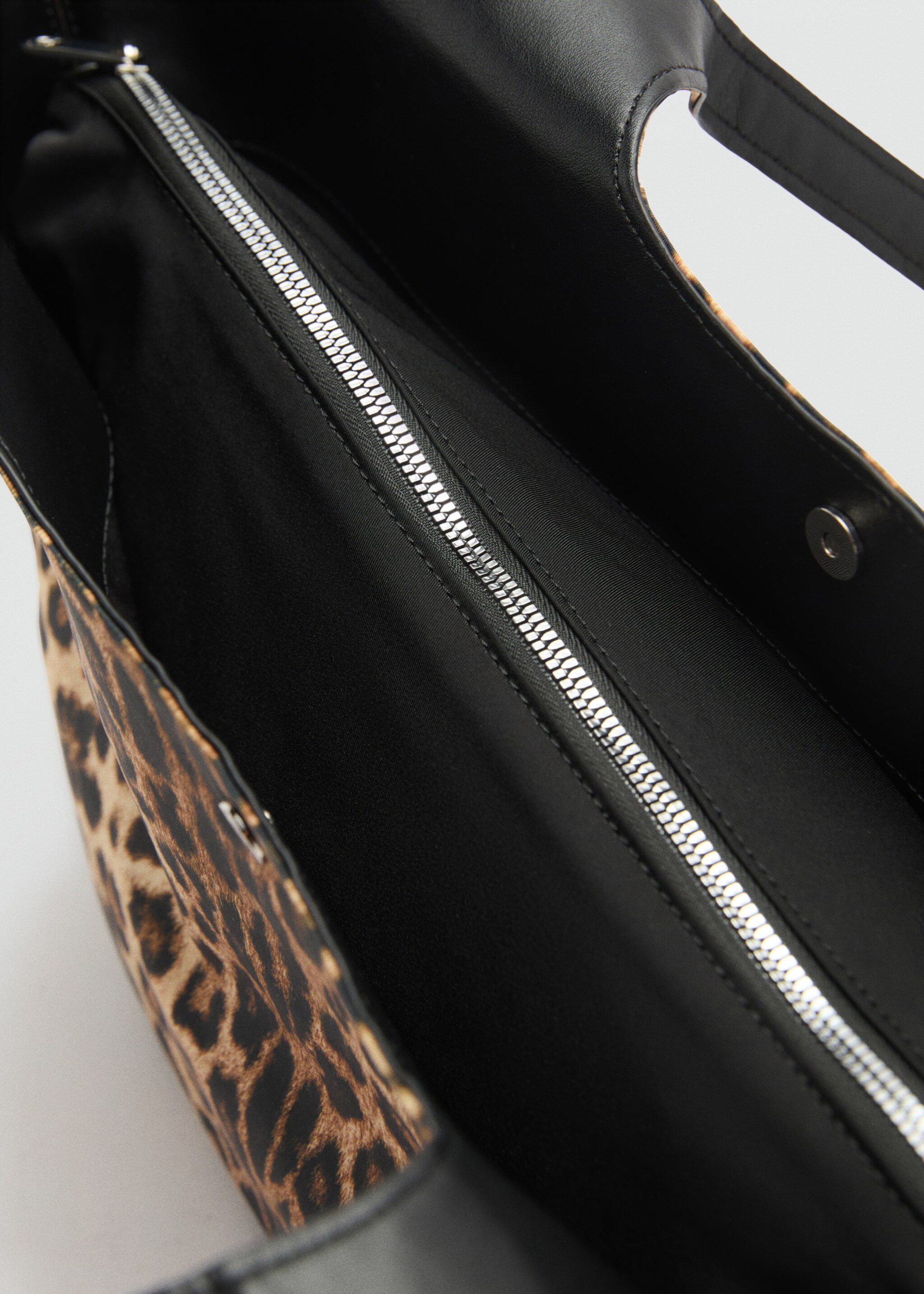 Nylontasche mit Doppelhenkel - Detail des Artikels 1, Braun. Ref: 77036750-00.