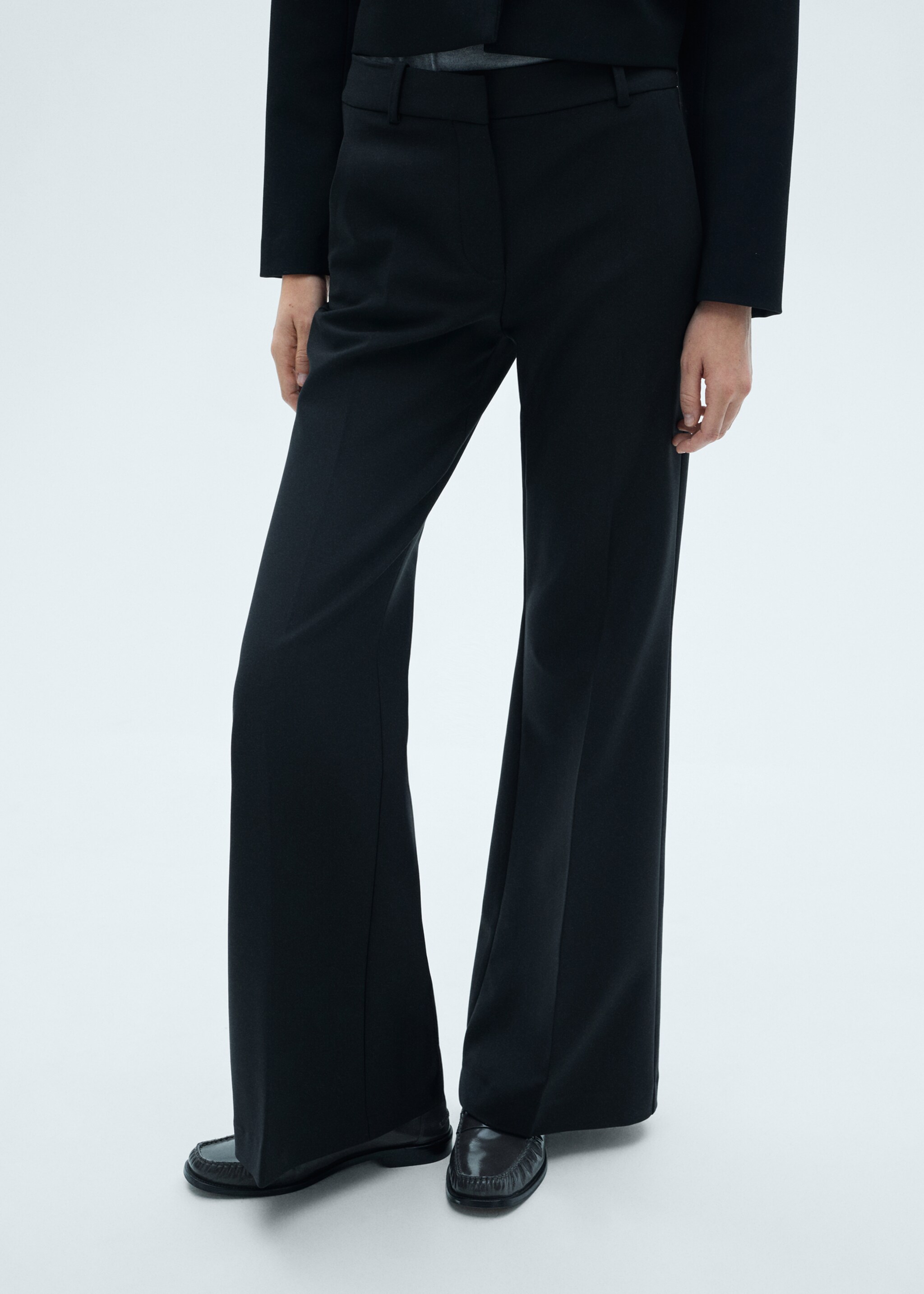 Mid-rise flared trousers - Medium plane, Black. Ref: 77036756-00.