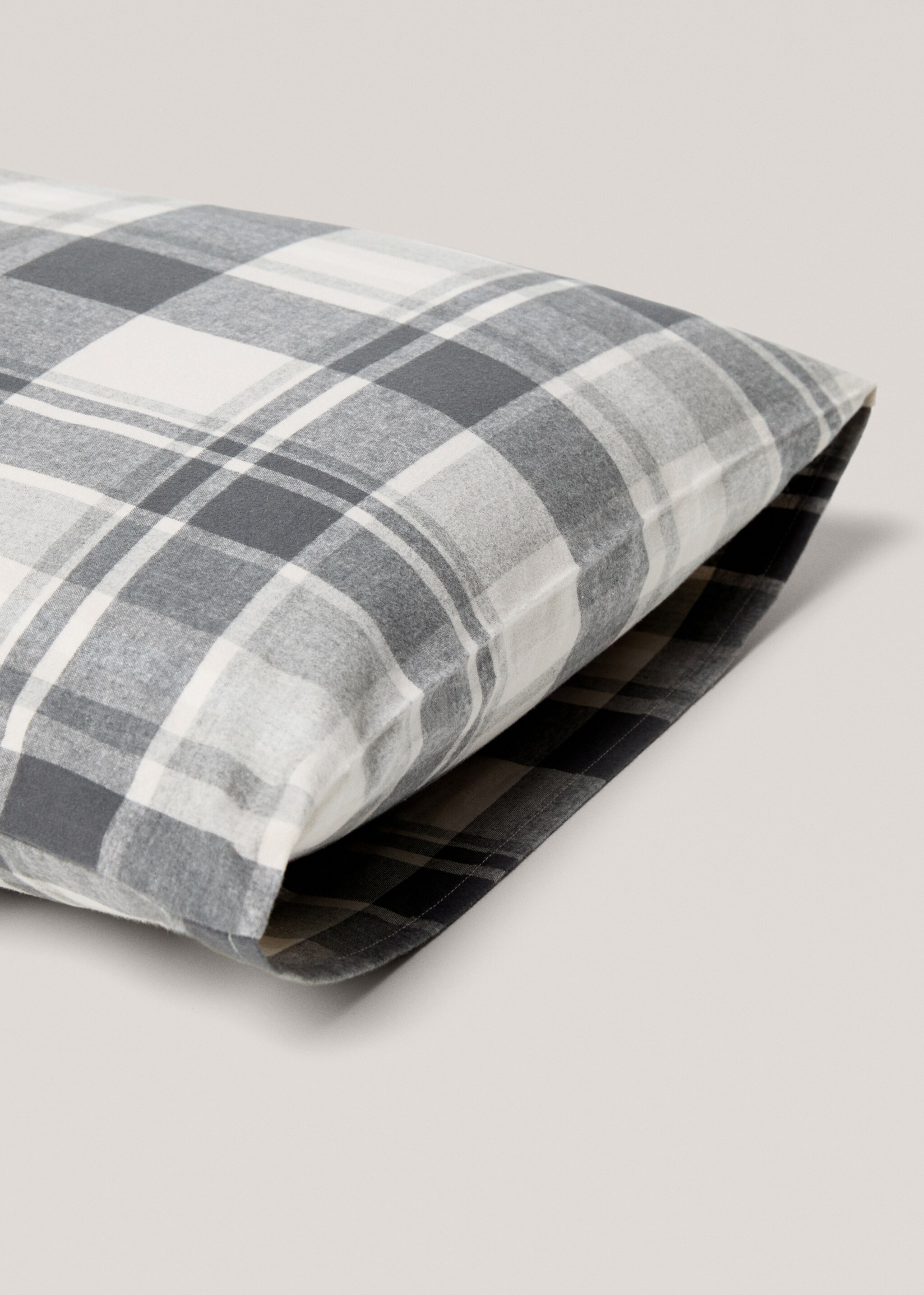 Cotton flannel checkered pillow cover 50x75cm - Details of the article 2, Grey. Ref: 77037659-00.