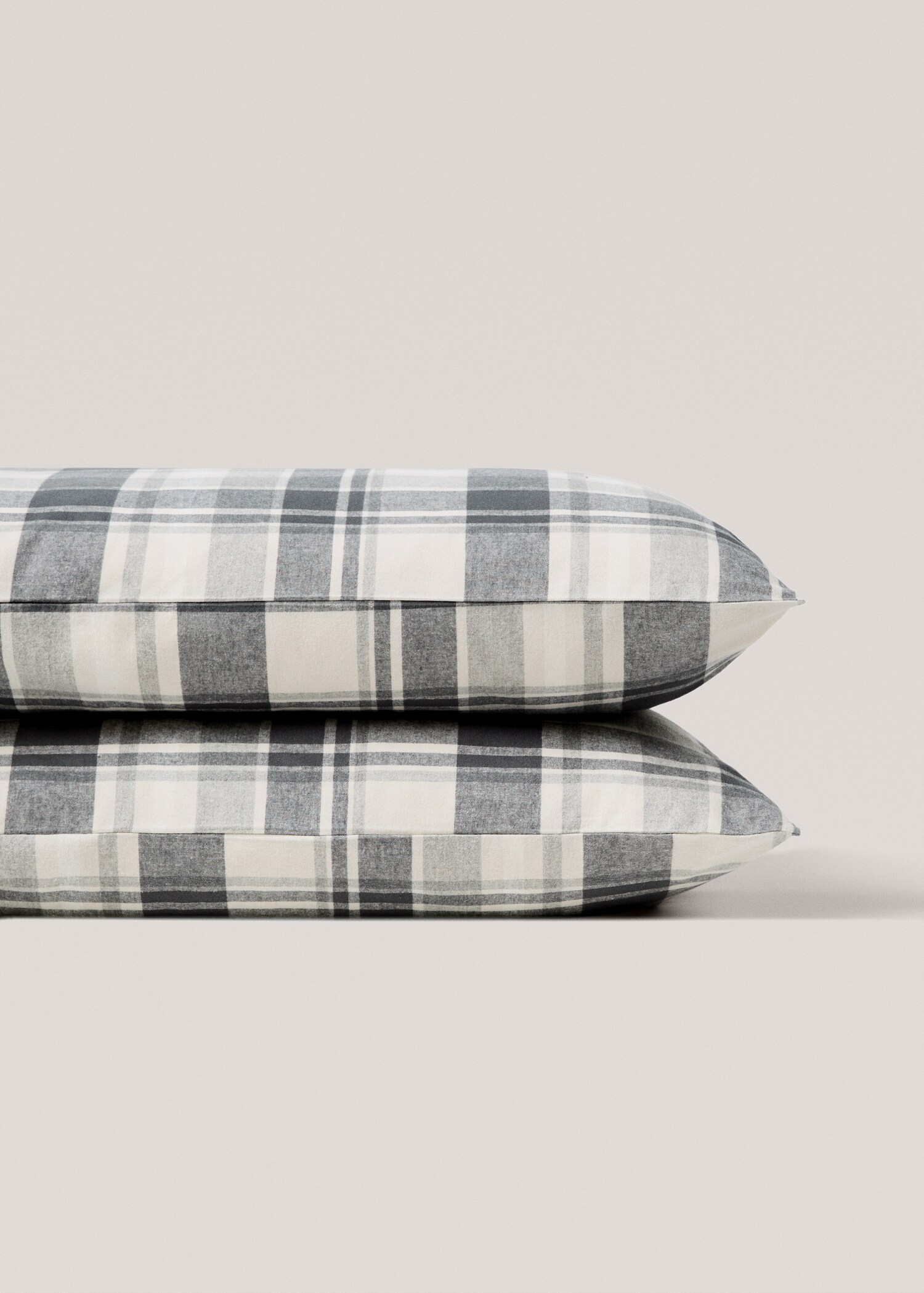 Cotton flannel checkered pillow cover 50x75cm - Details of the article 3