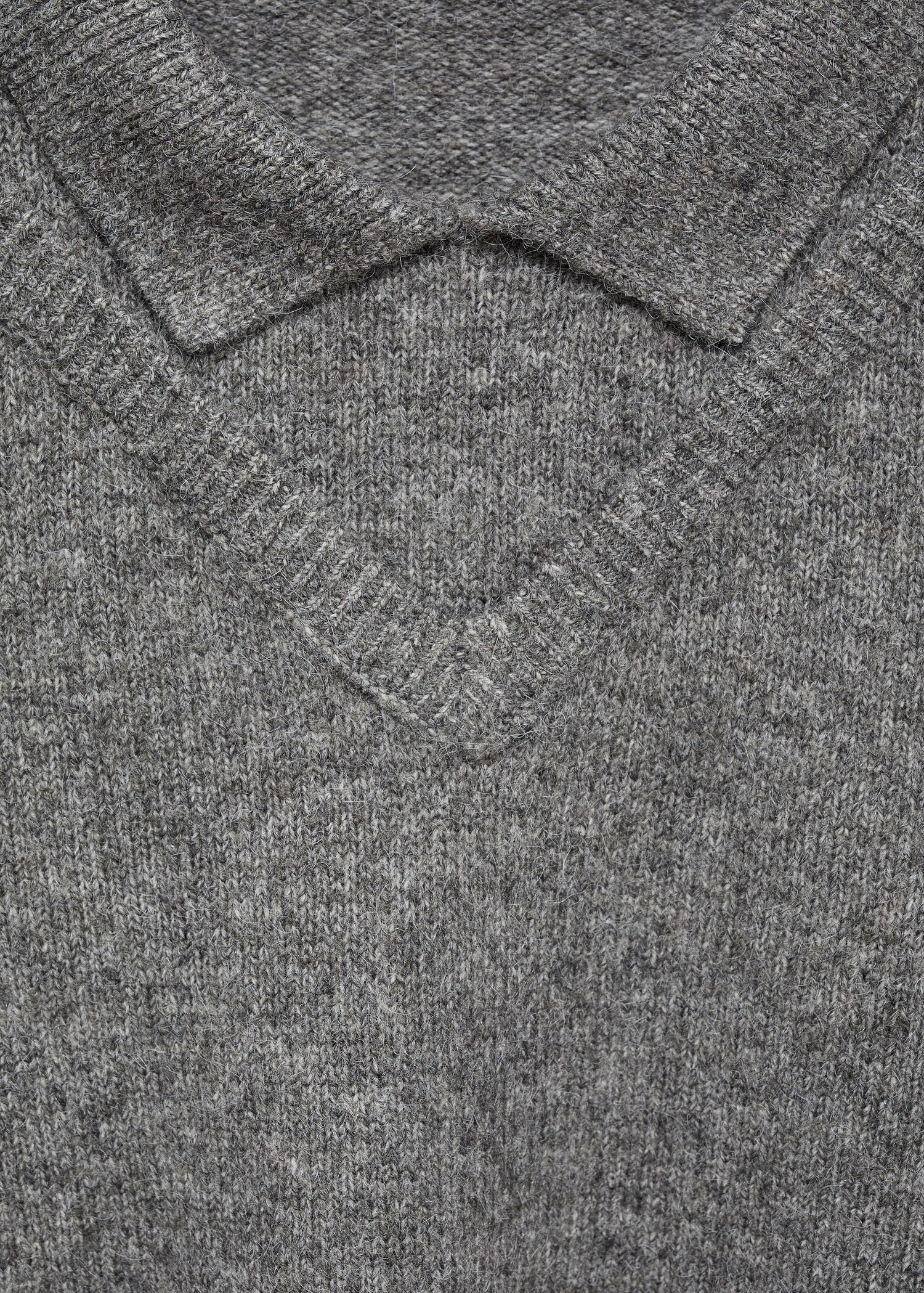 Combined shirt-collar sweater - Details of the article 8