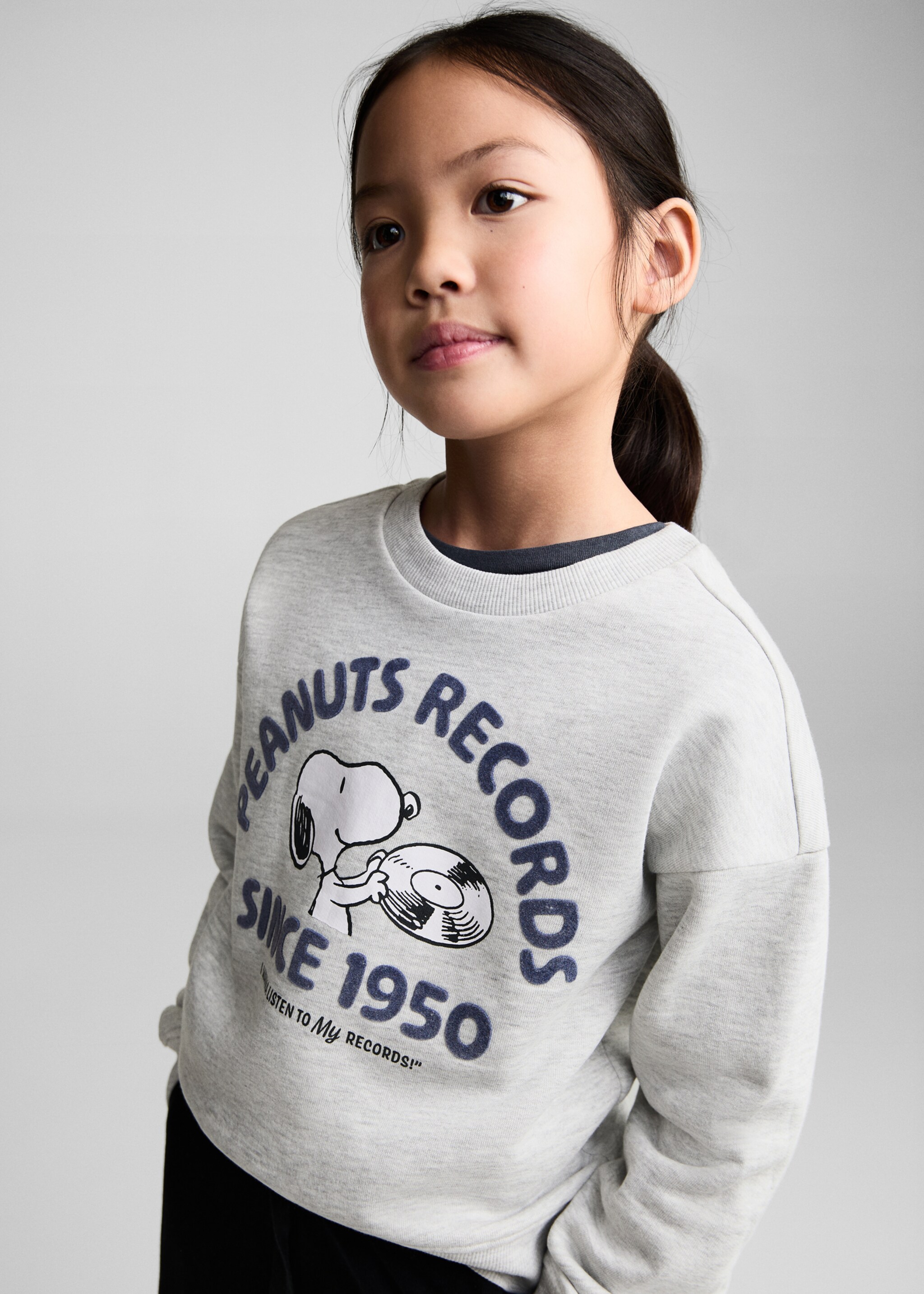 Dessuadora estampada Snoopy - Detall de l'article 1, Gris clar vigoré. Ref: 77037679-00.