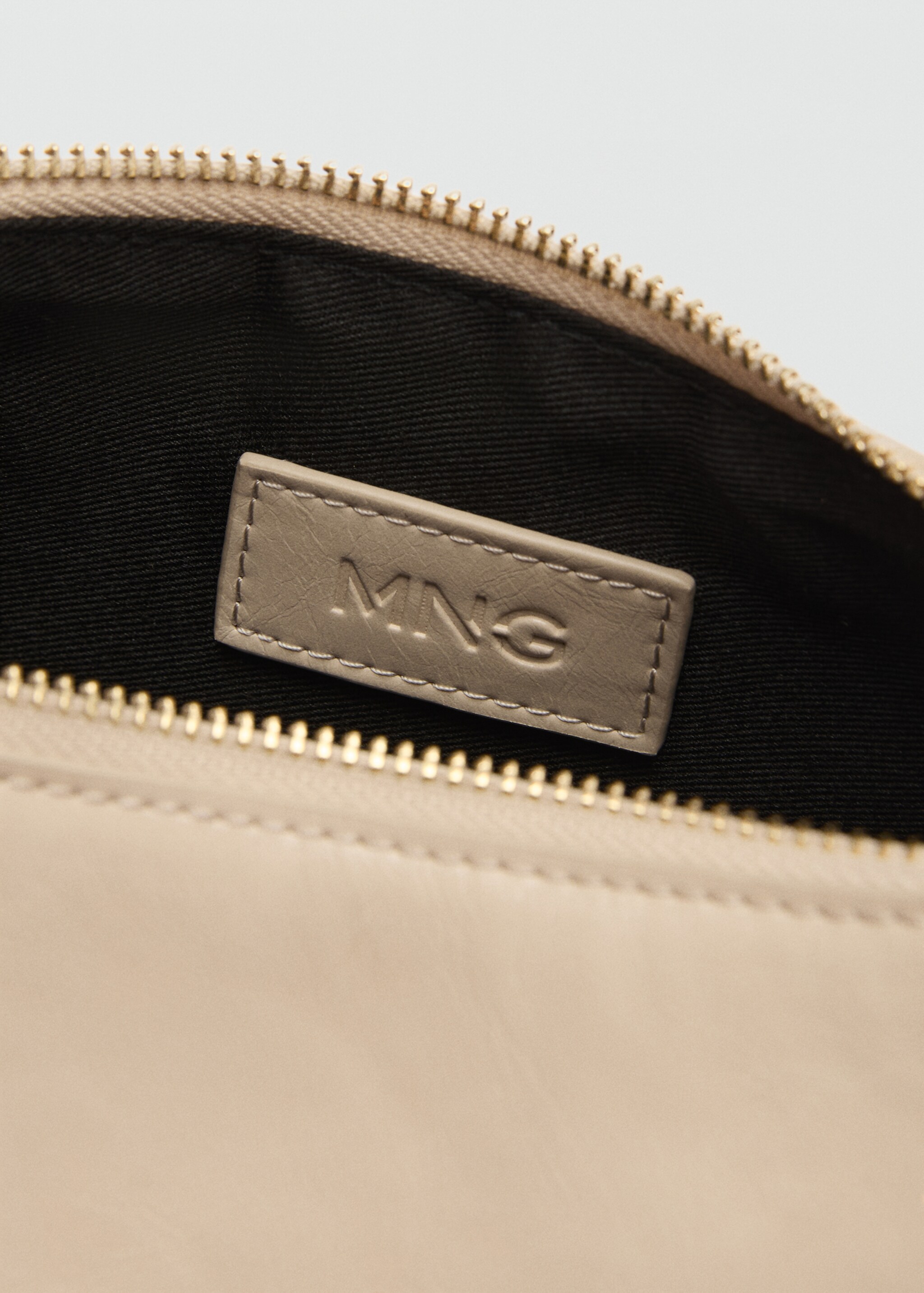 Bolso doble asa cadena - Detalle del artículo 3, Blanco roto. Ref: 77037688-00.