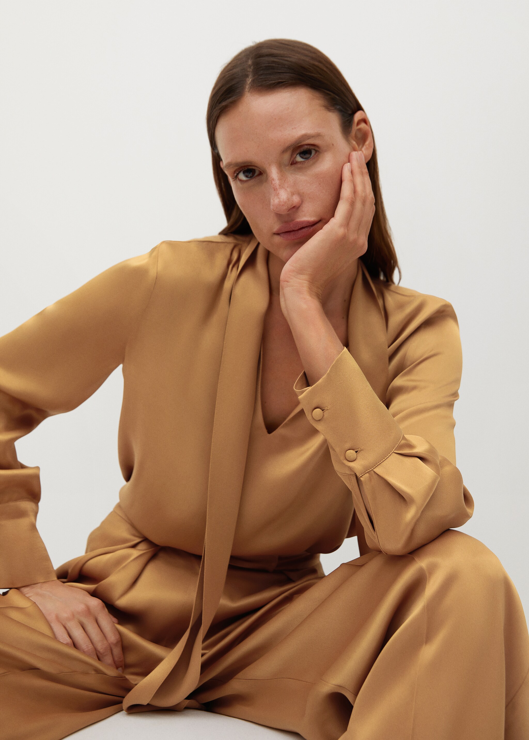 Blusa satinada lazo - Detalle del artículo 2