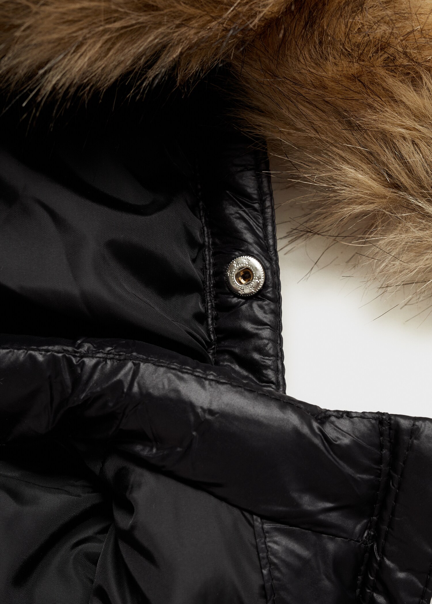 Quilted coat with fur-effect hood - Details of the article 8