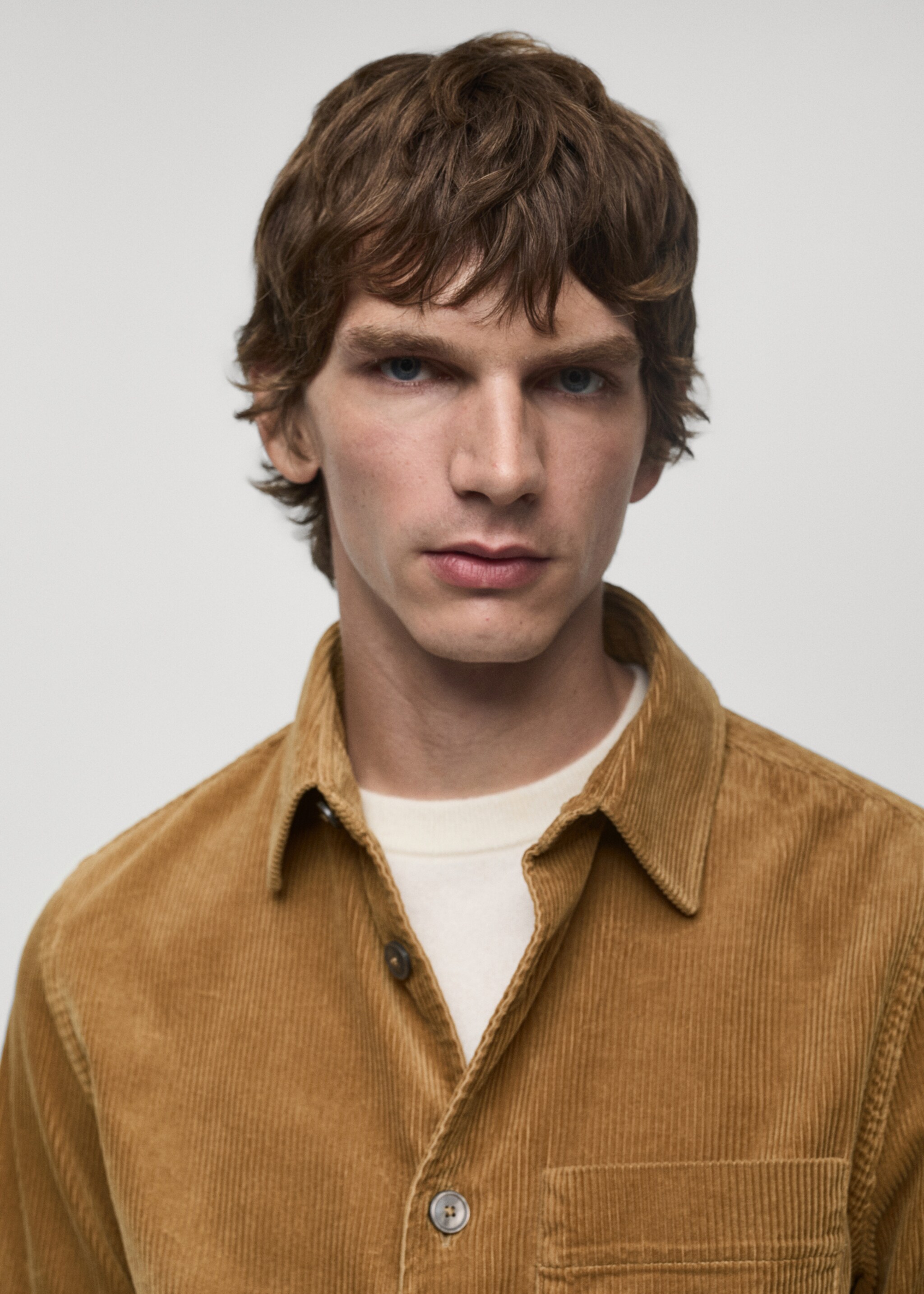 Corduroy overshirt with pockets - Details of the article 1, Medium Brown. Ref: 77037925-00.