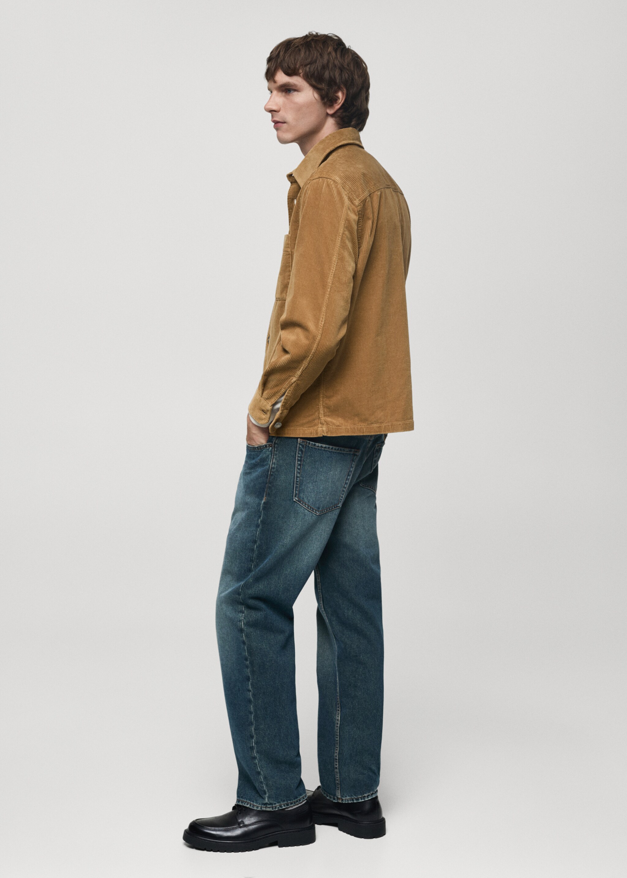 Corduroy overshirt with pockets - Details of the article 2, Medium Brown. Ref: 77037925-00.