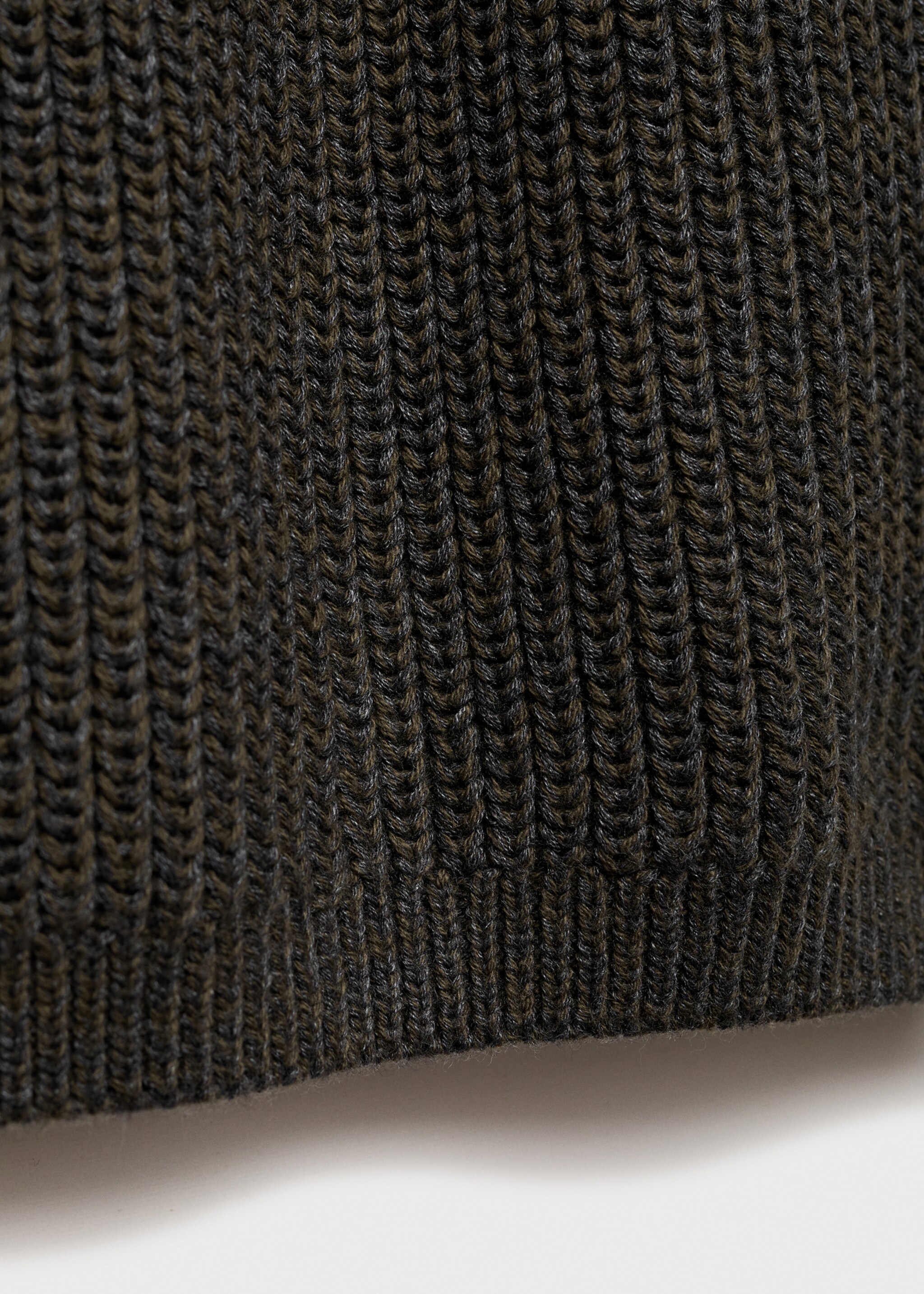 Pull-over maille détail boutons - Détail de l'article 0, Kaki. Ref: 77037928-00.