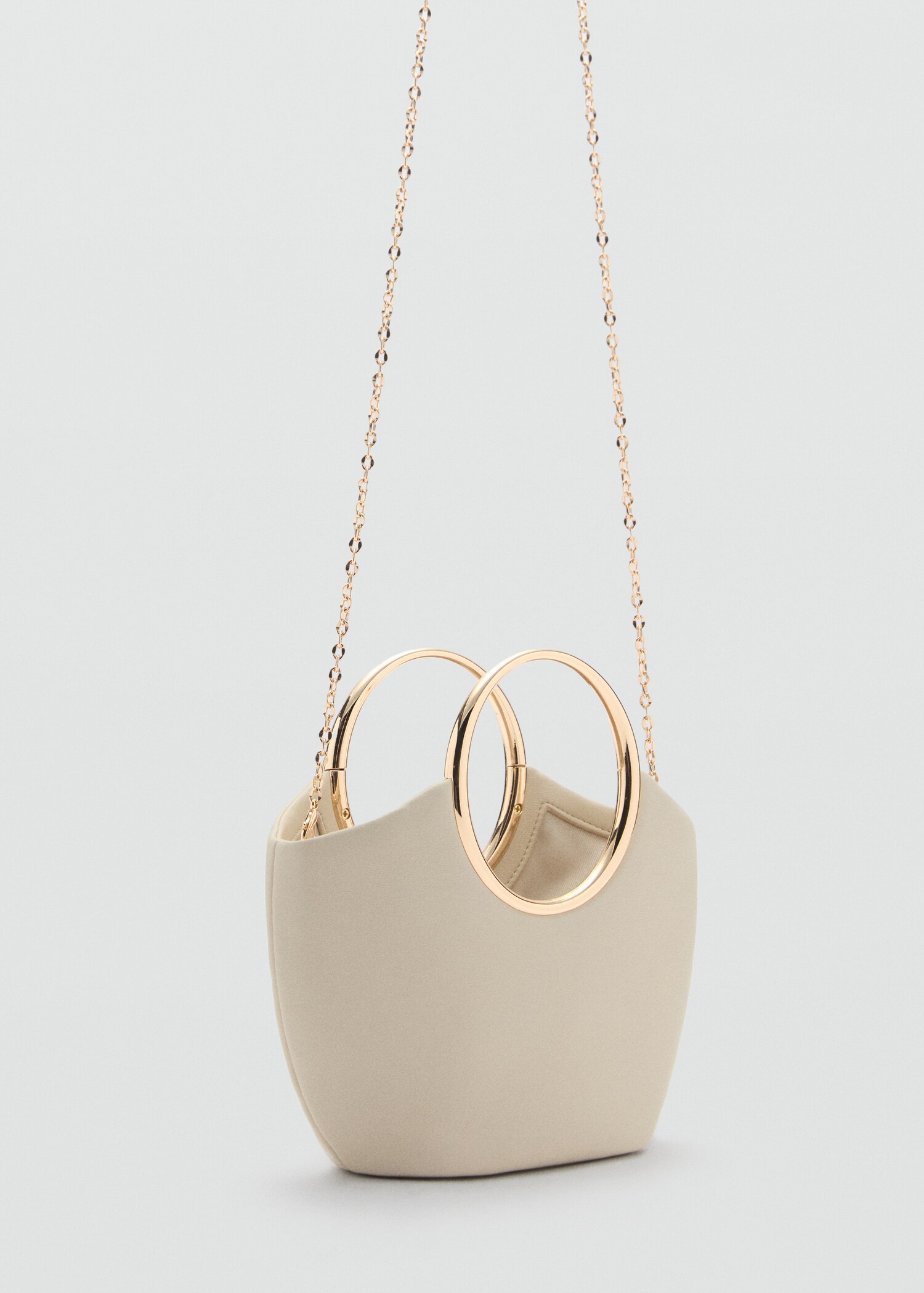 Bolso de mano detalles metálicos - Plano medio