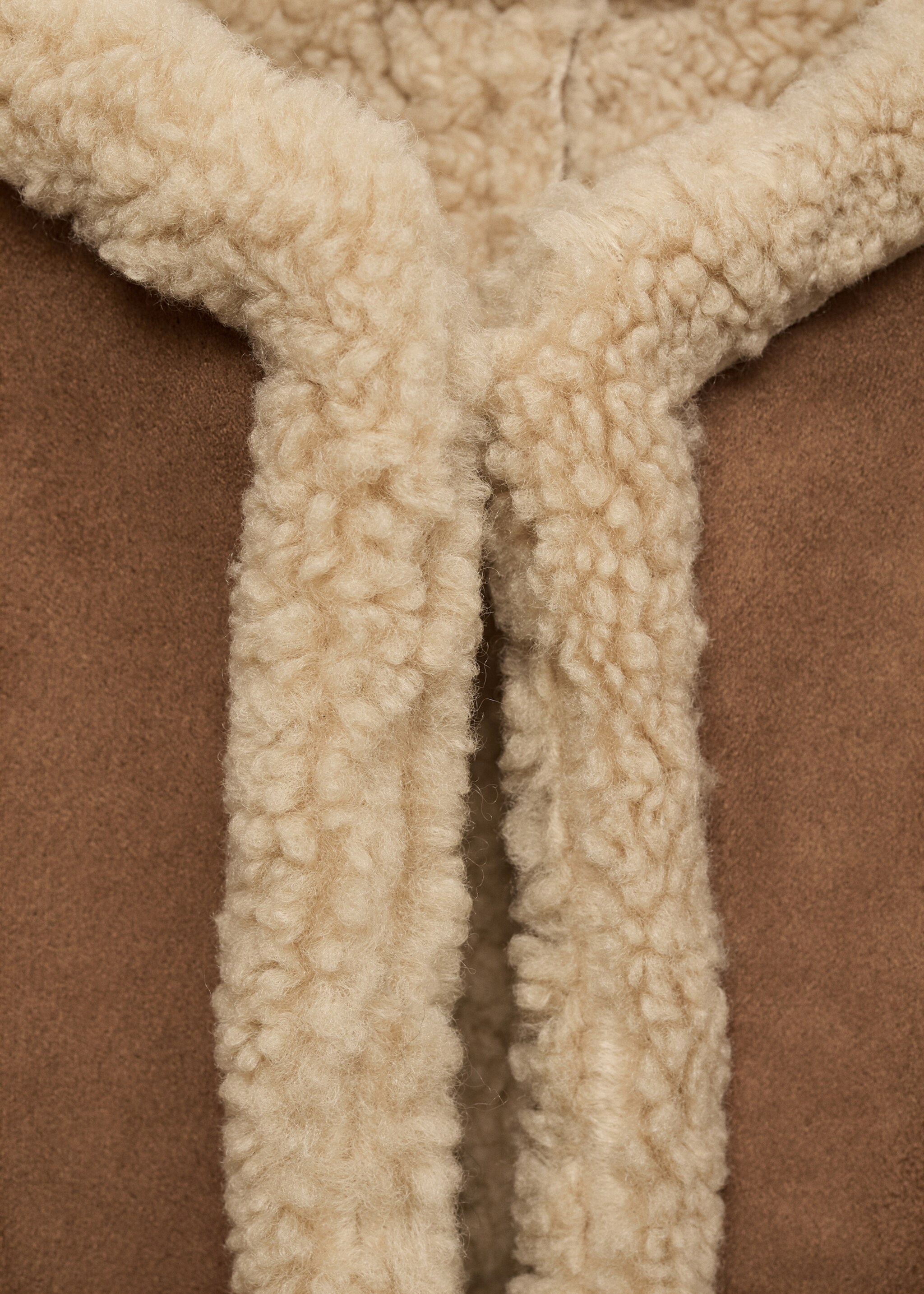 Shearling-effect gilet - Details of the article 8, Medium Brown. Ref: 77038264-00.