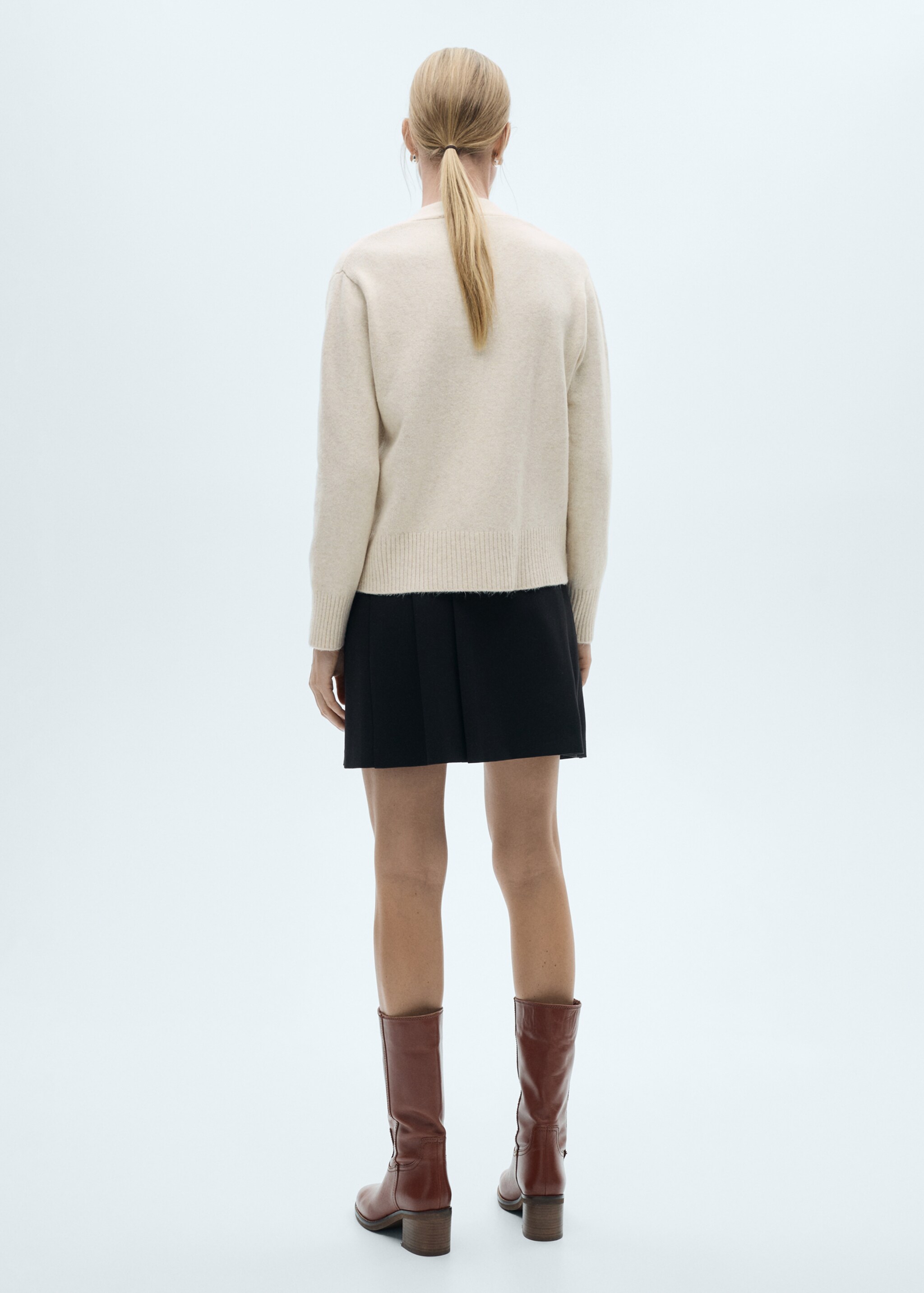 Strickjacke mit Knöpfen - Rückseite des Artikels, Sandfarben. Ref: 77038269-00.