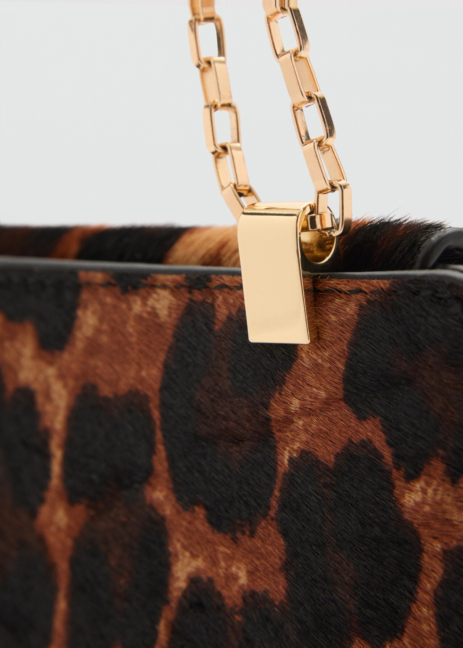 Leopard fur leather wallet with chain - Details of the article 1